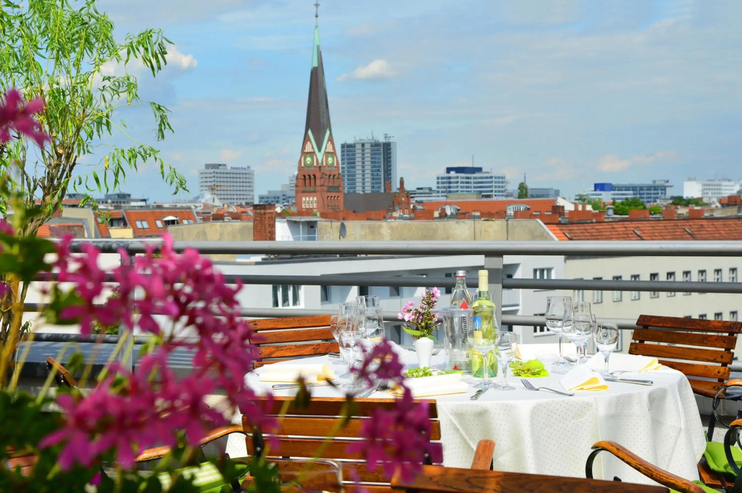 View (from property/room), Restaurant/Places to Eat in Hotel Domicil Berlin by Golden Tulip