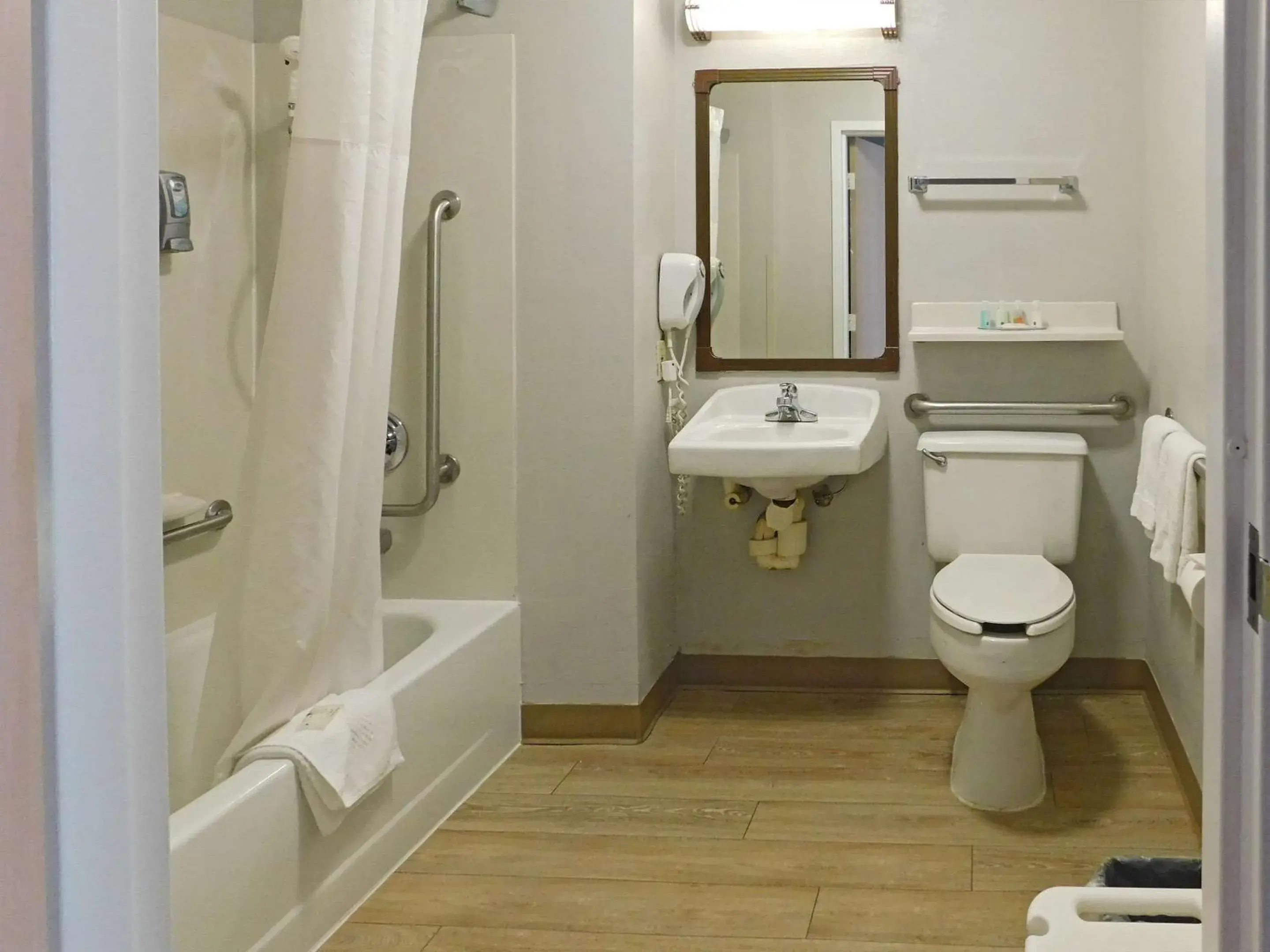 Bedroom, Bathroom in Quality Inn Colchester
