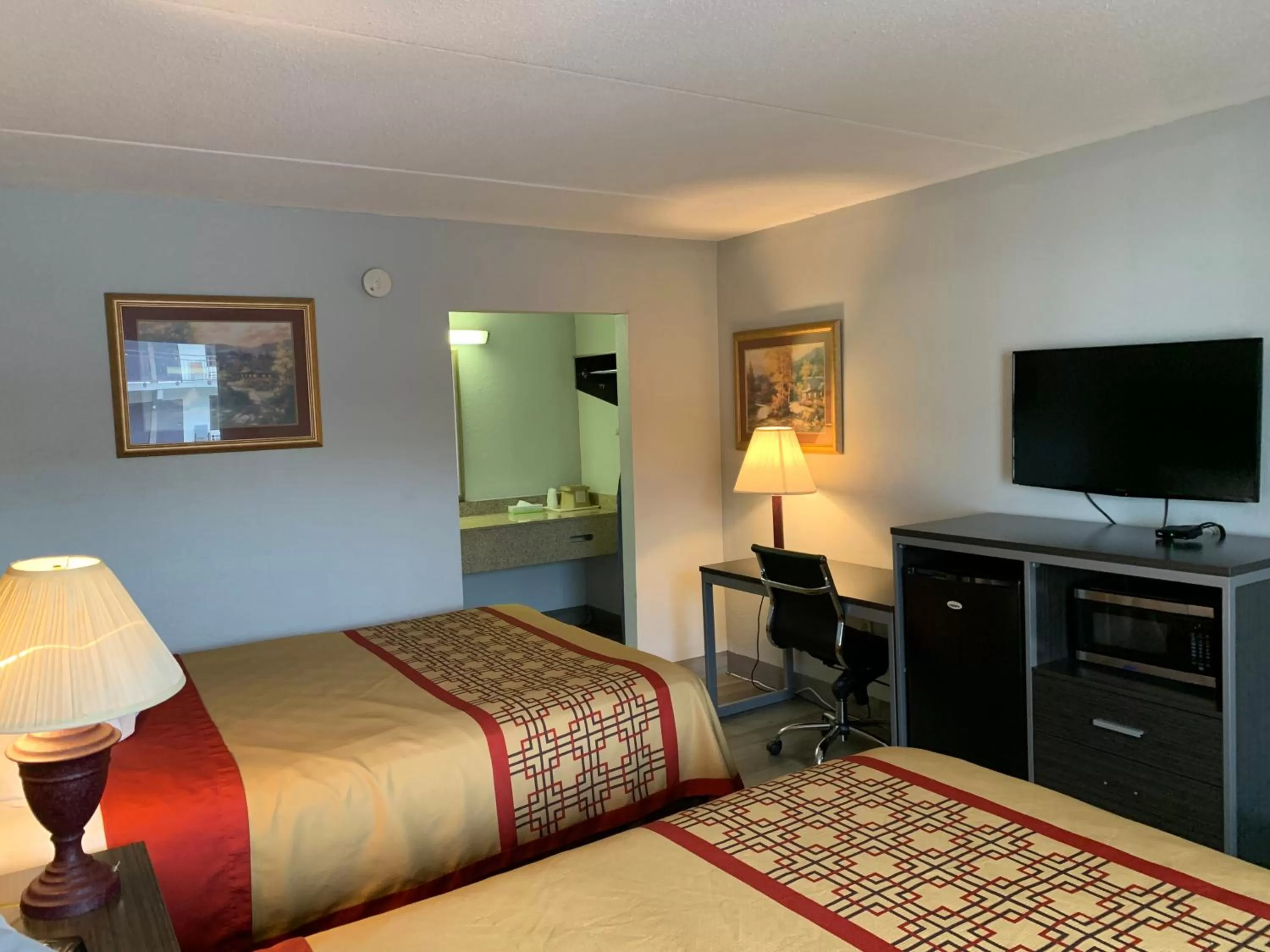 Bed in Pigeon Forge Parkway Inn
