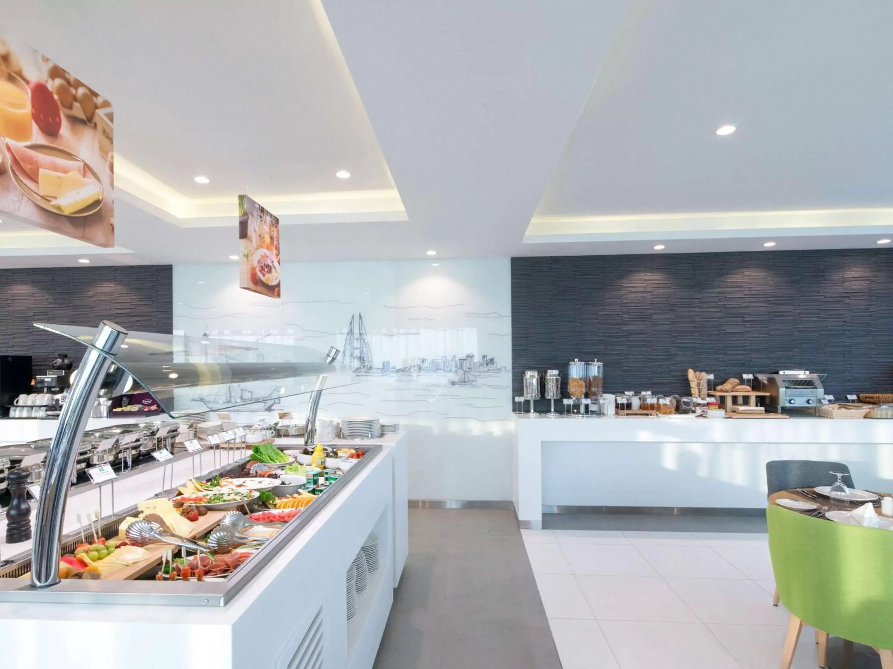 Restaurant/places to eat in ibis Styles Manama Diplomatic Area