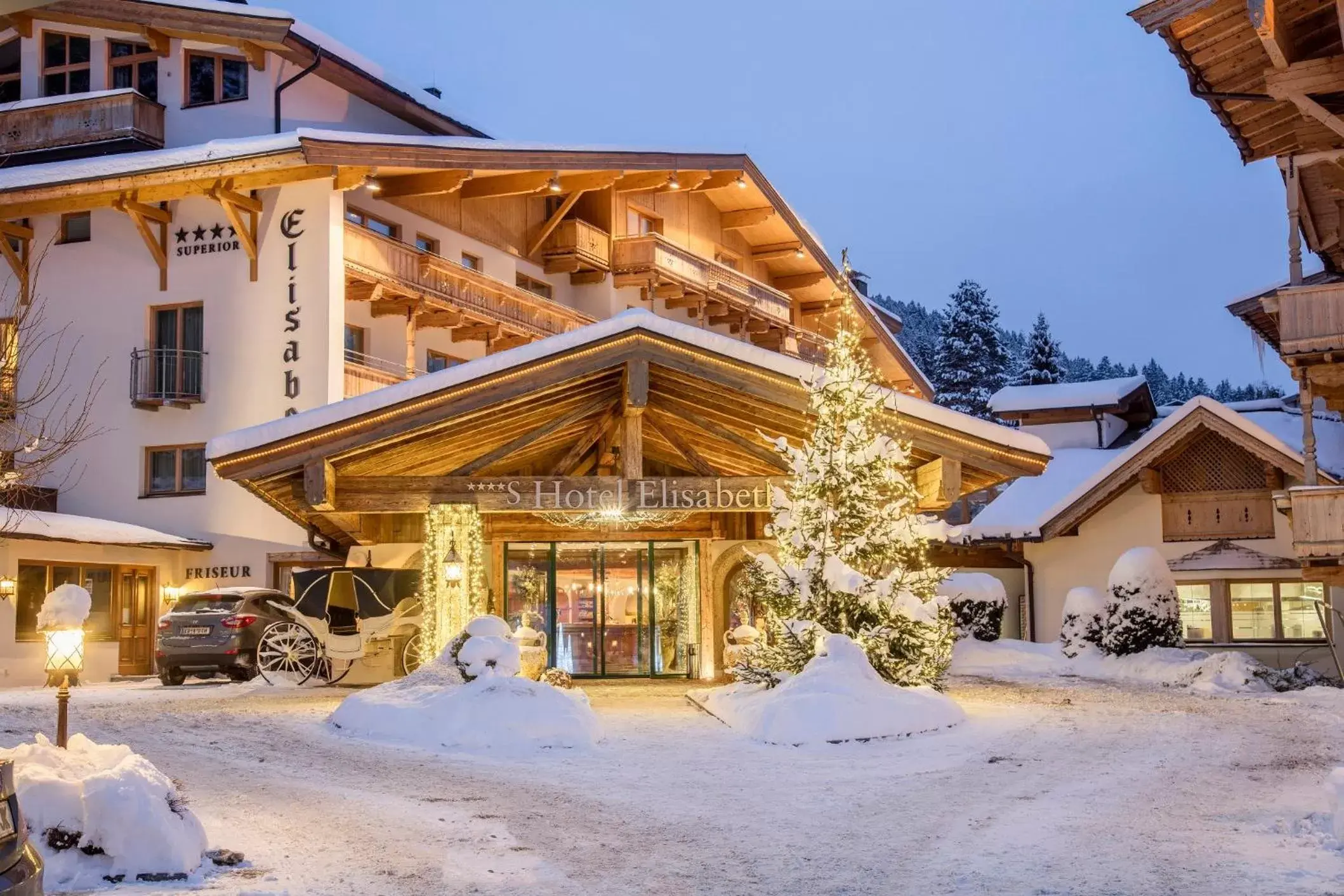 Facade/entrance, Winter in Hotel Elisabeth, 4 Sterne Superior