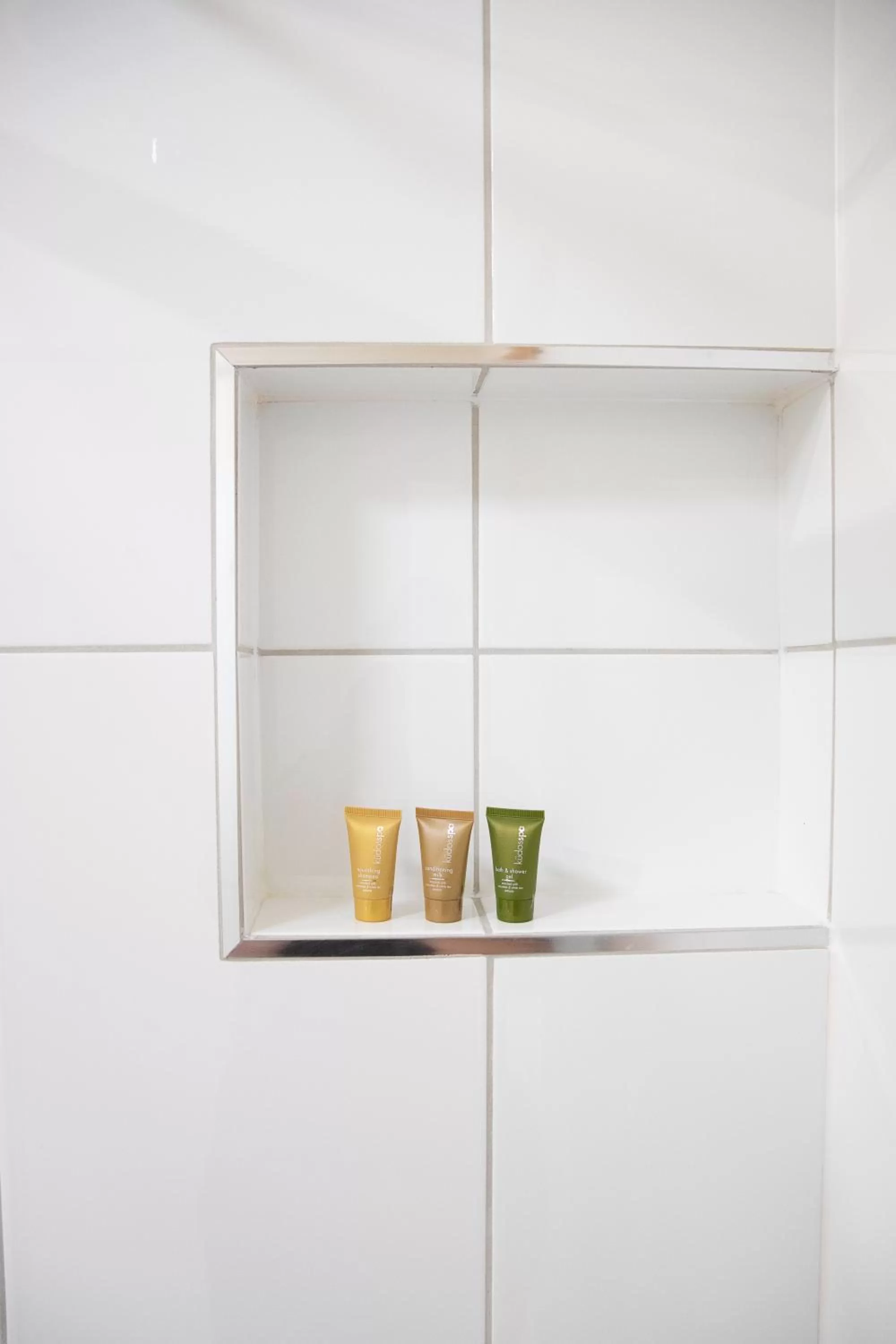 Shower in Julie-Anna, Bendigo