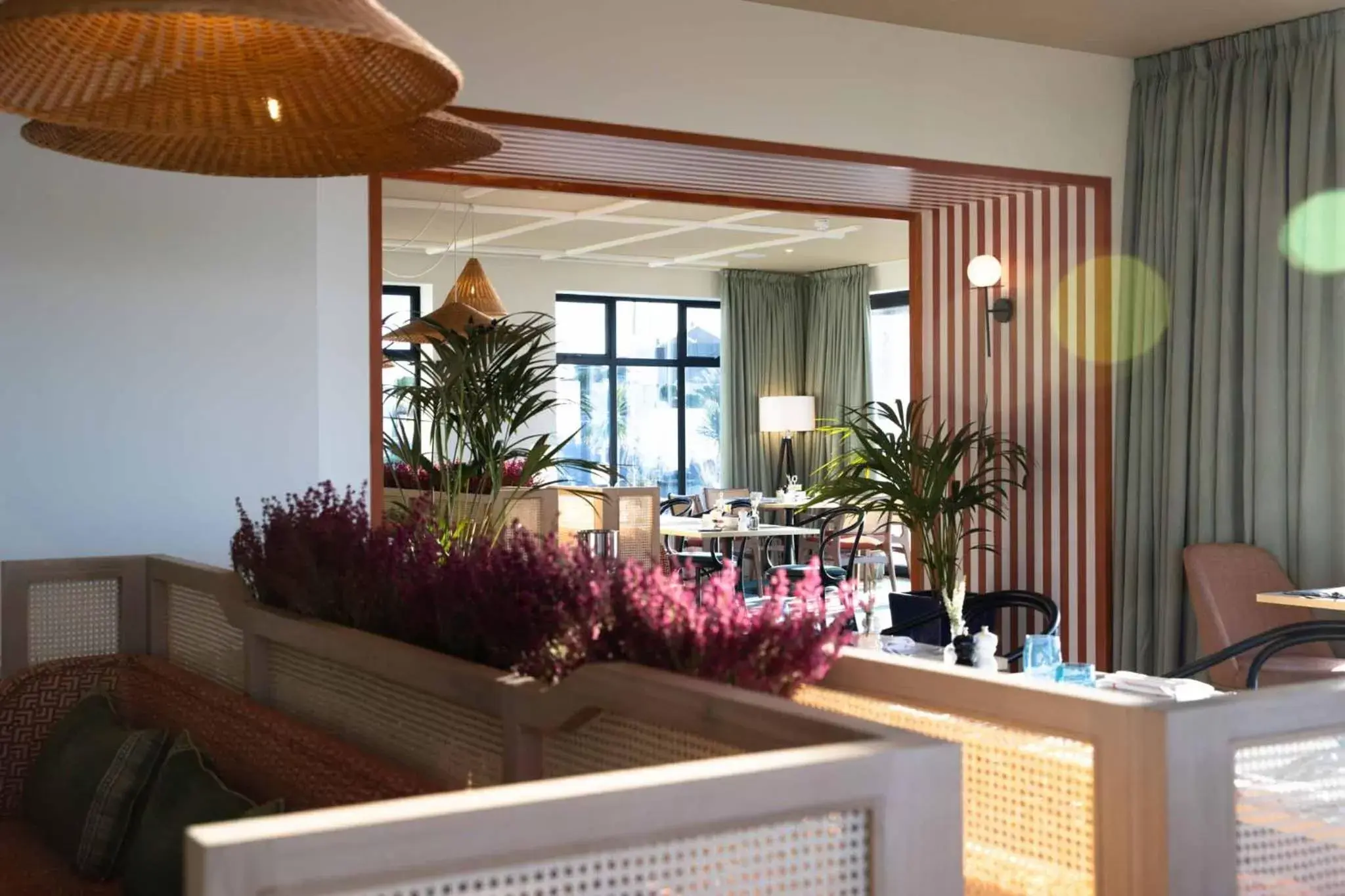 Dining area, Lobby/Reception in The Relais Cooden Beach