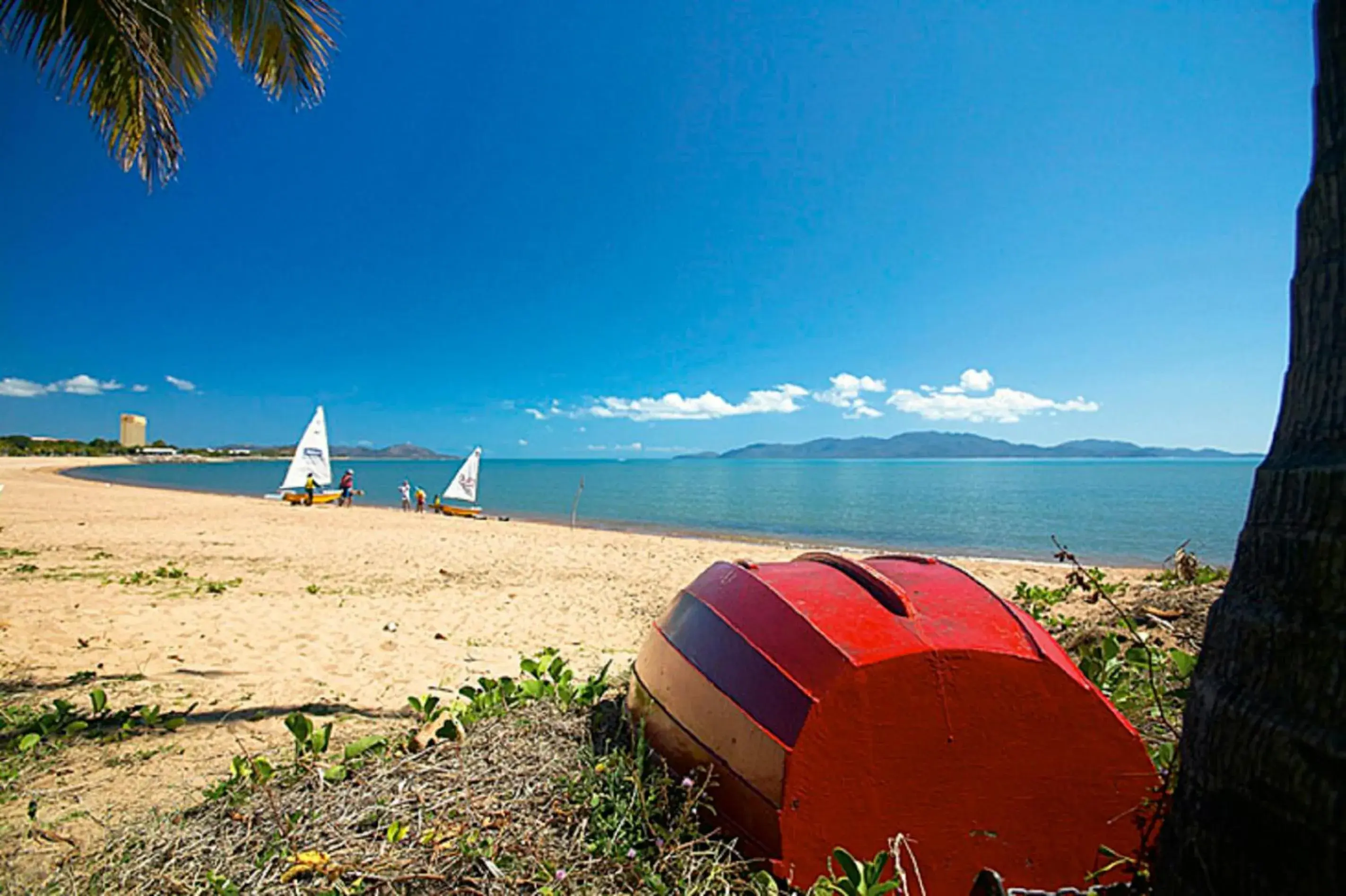 Area and facilities, Beach in Beach House Motel