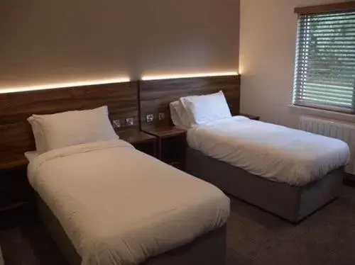 Bed in Raglan Lodge