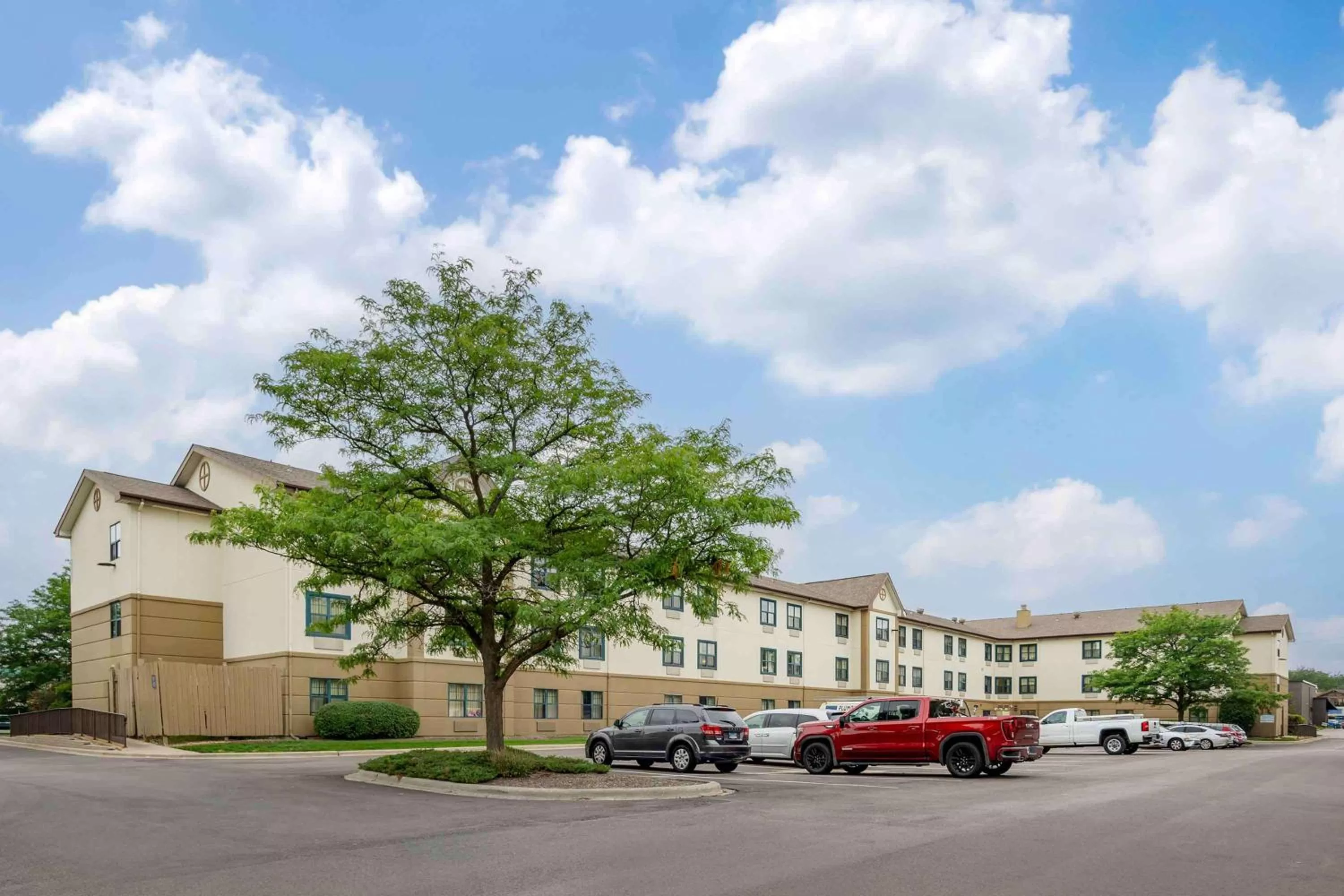 Property building in Extended Stay America Select Suites - Chicago - Naperville - West