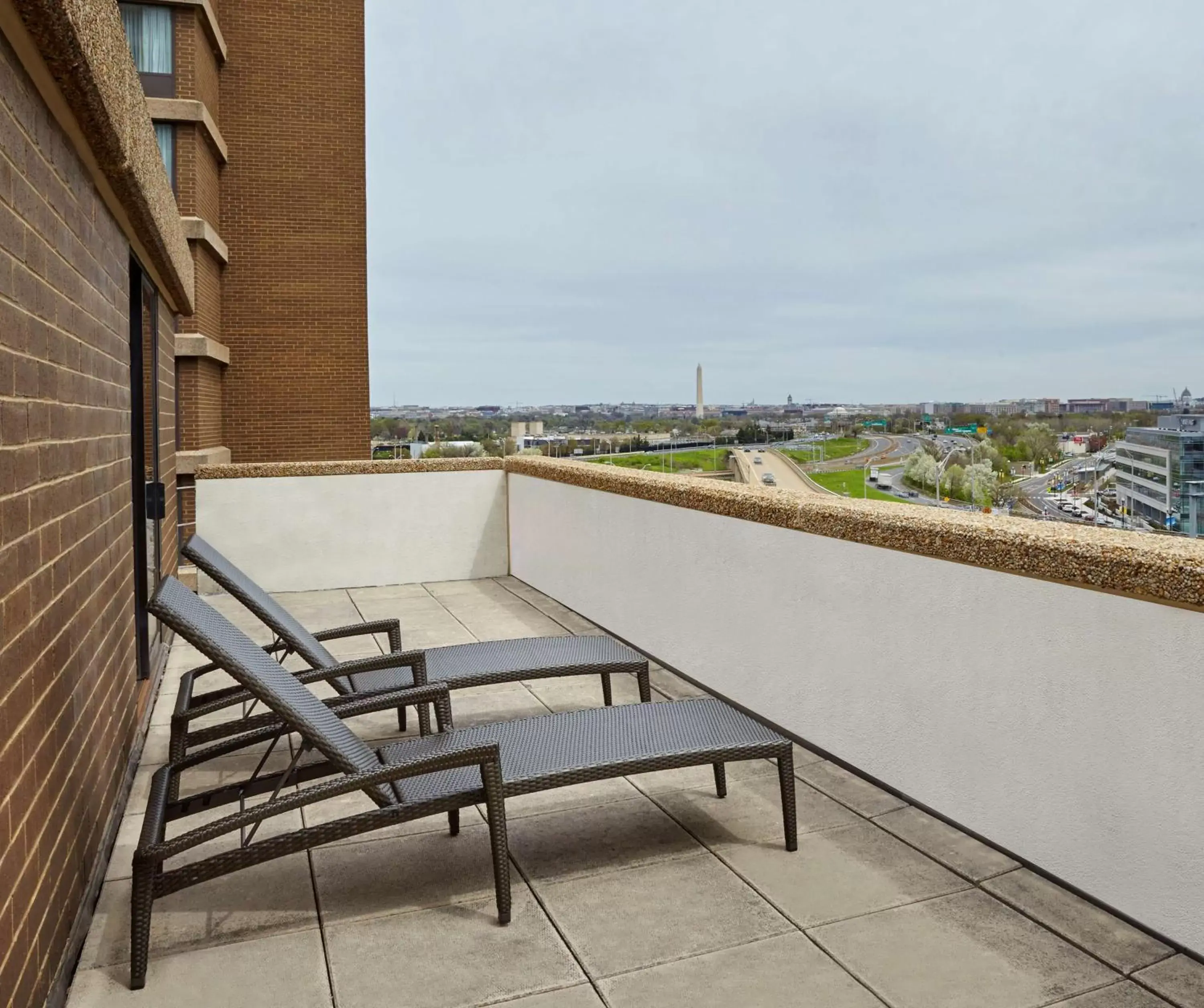 Bed, Balcony/Terrace in DoubleTree by Hilton Washington DC – Crystal City