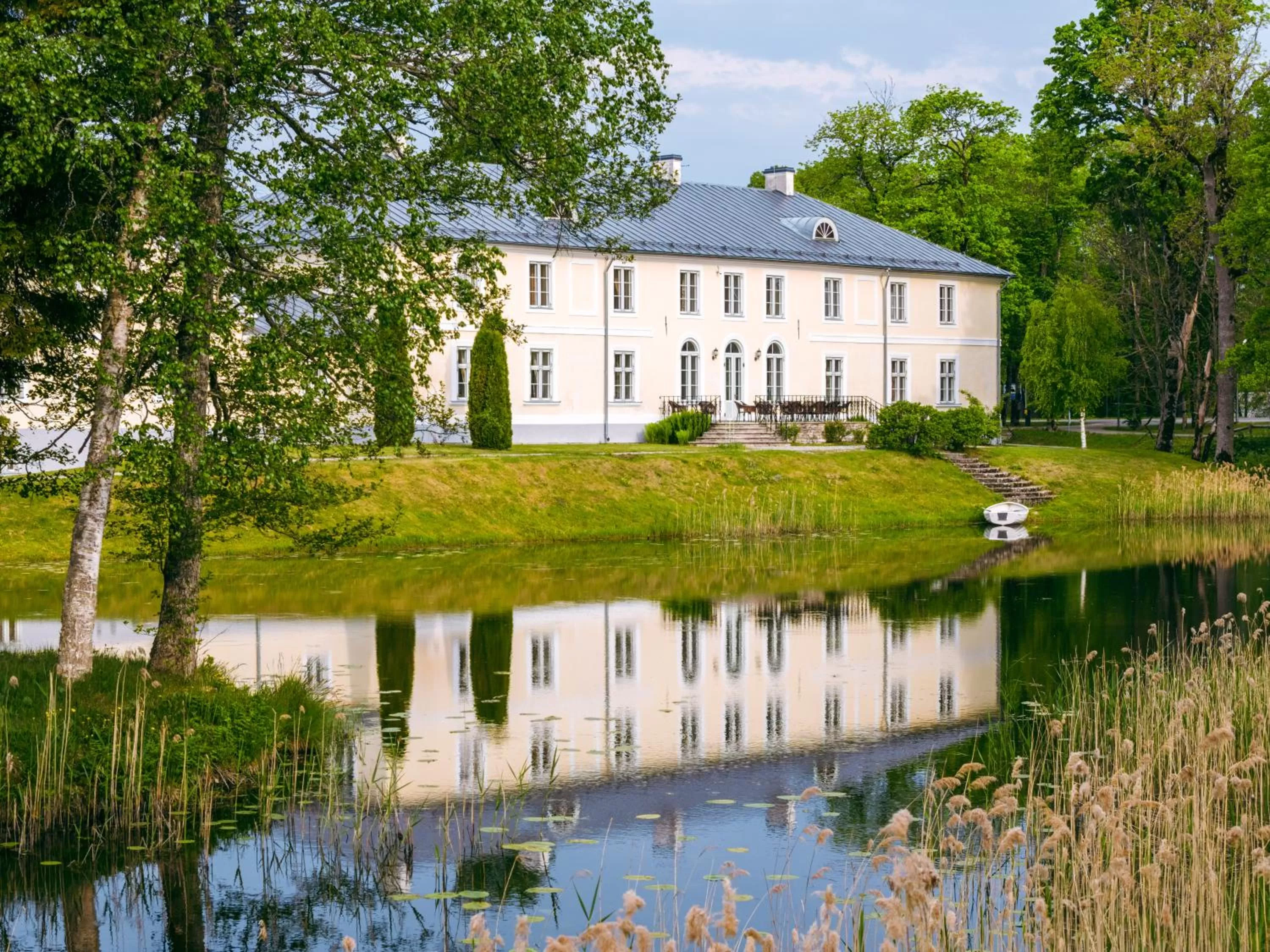 Property building in Padise Manor