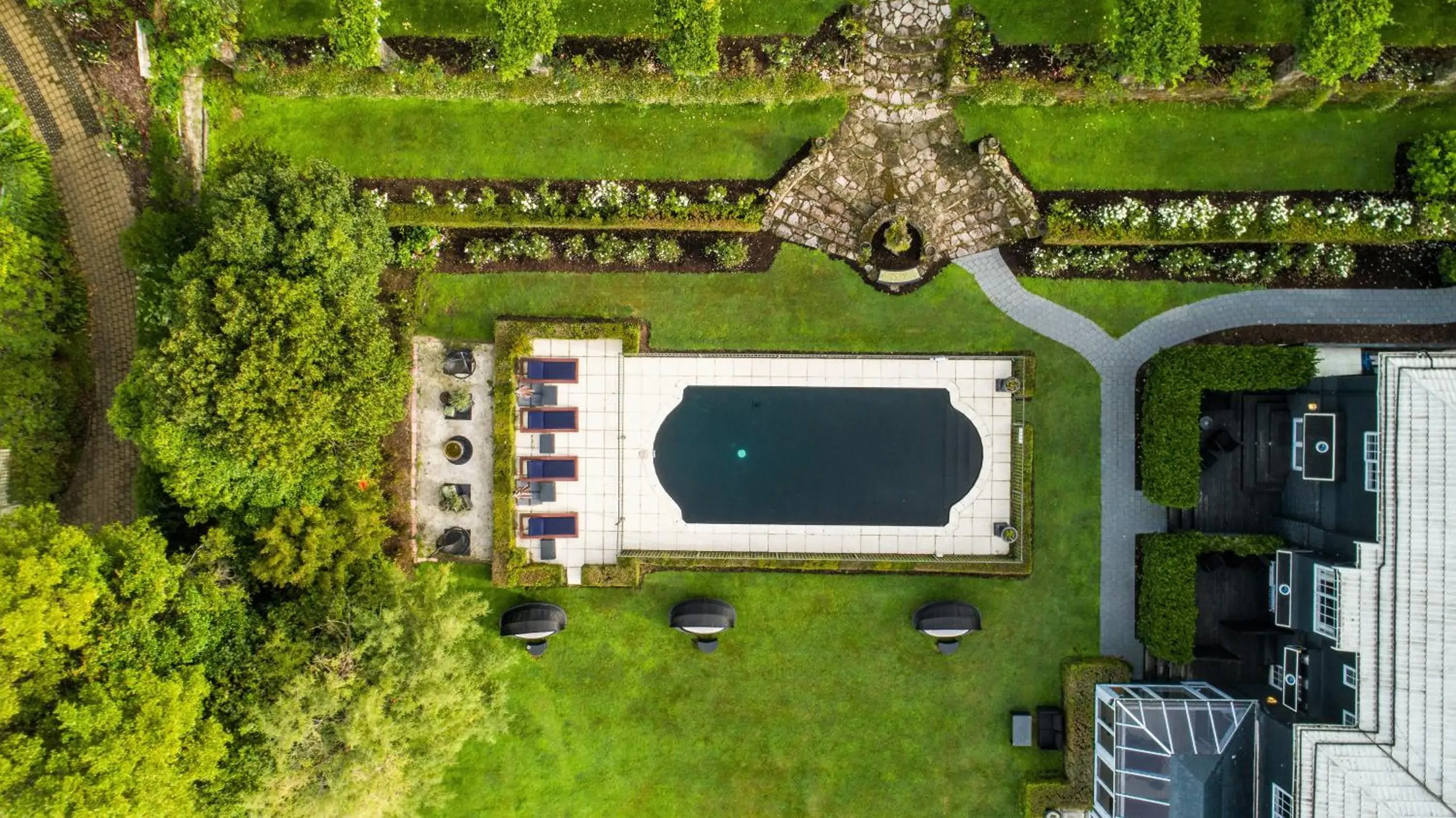 Swimming pool, Bird's-eye View in Black Swan Lakeside Lodge Boutique Hotel