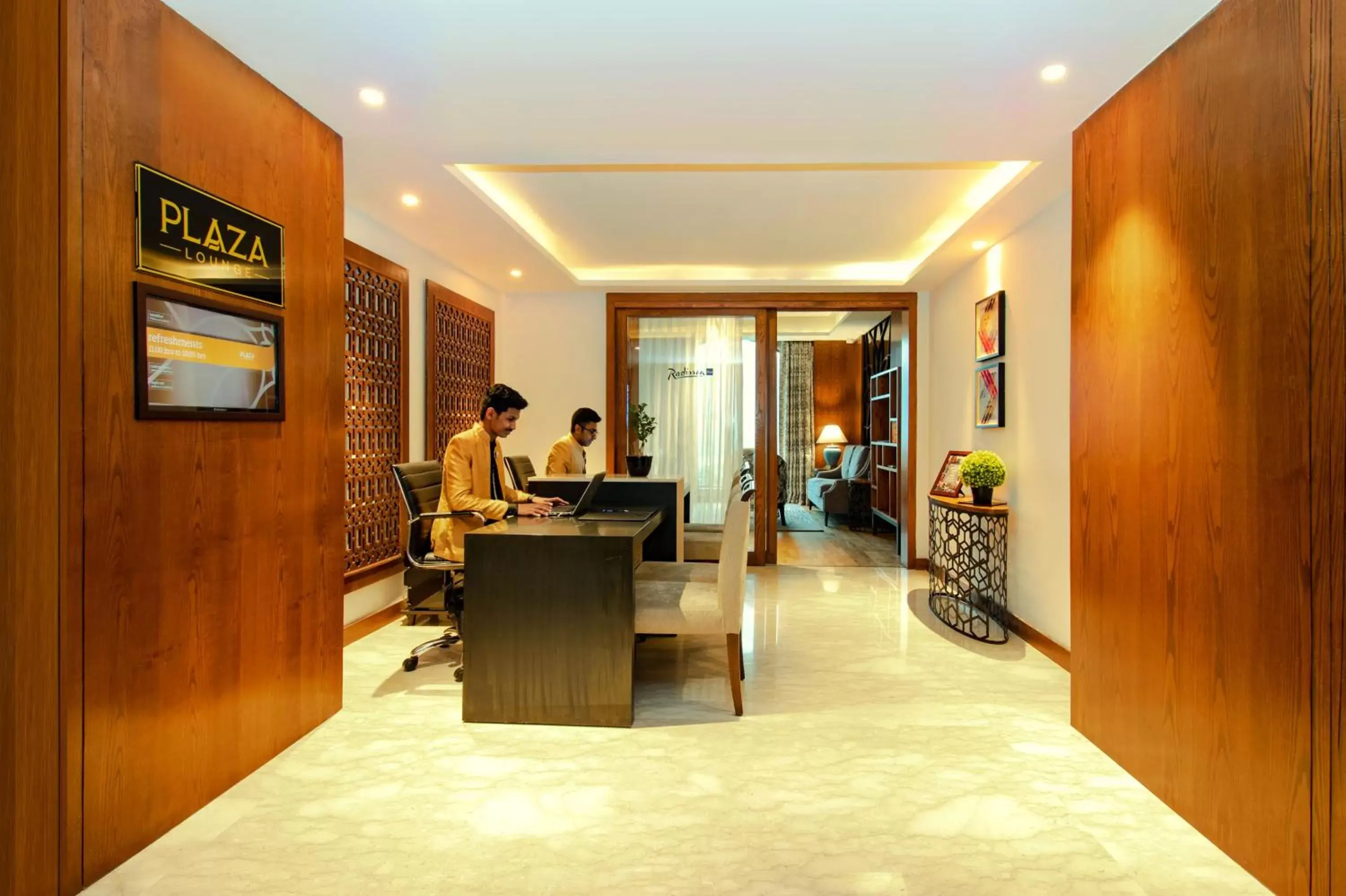 Lounge or bar, Lobby/Reception in Radisson Blu Plaza Hotel Mysore