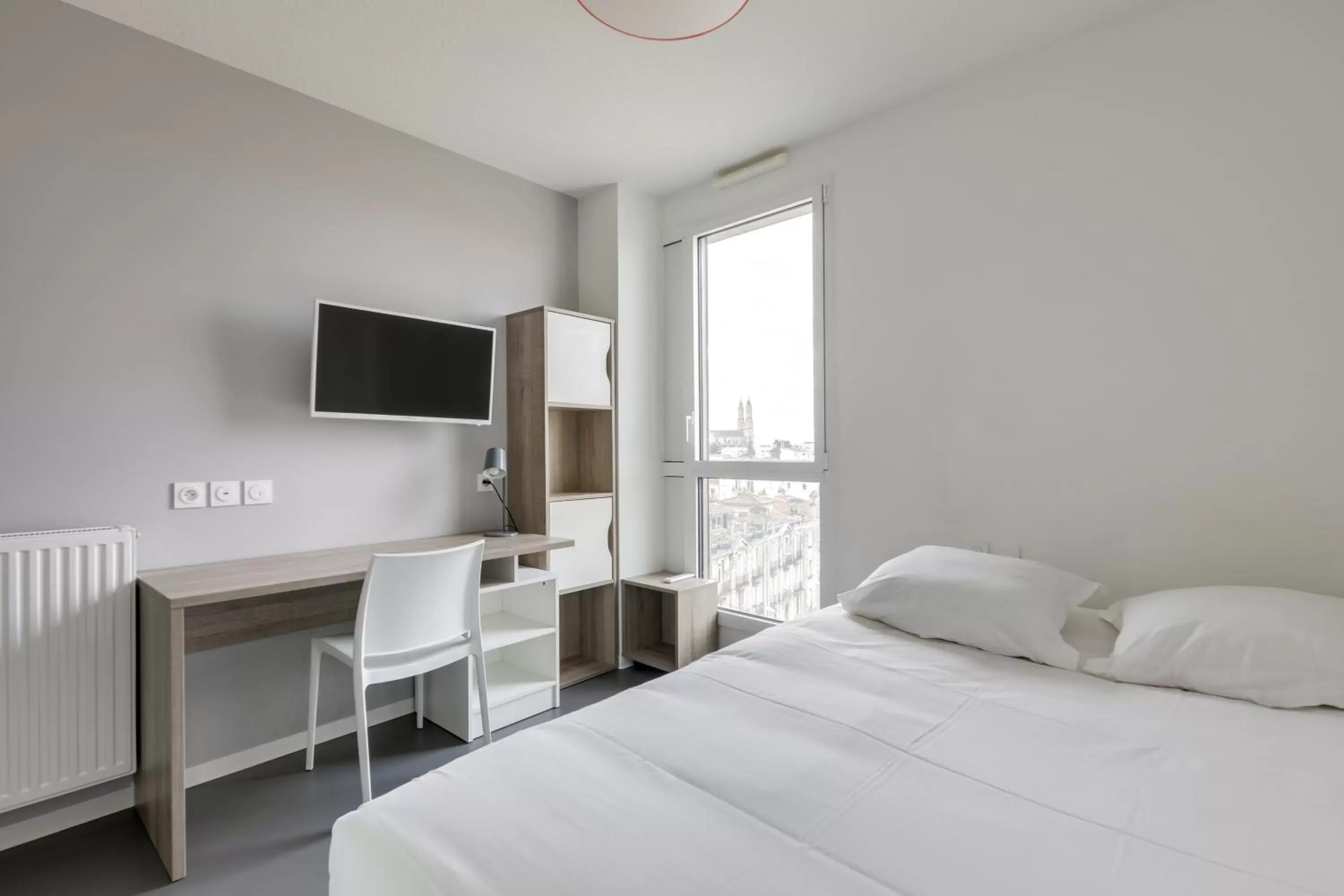 Photo of the whole room, Bed in All Suites Bordeaux Marne – Gare Saint-Jean