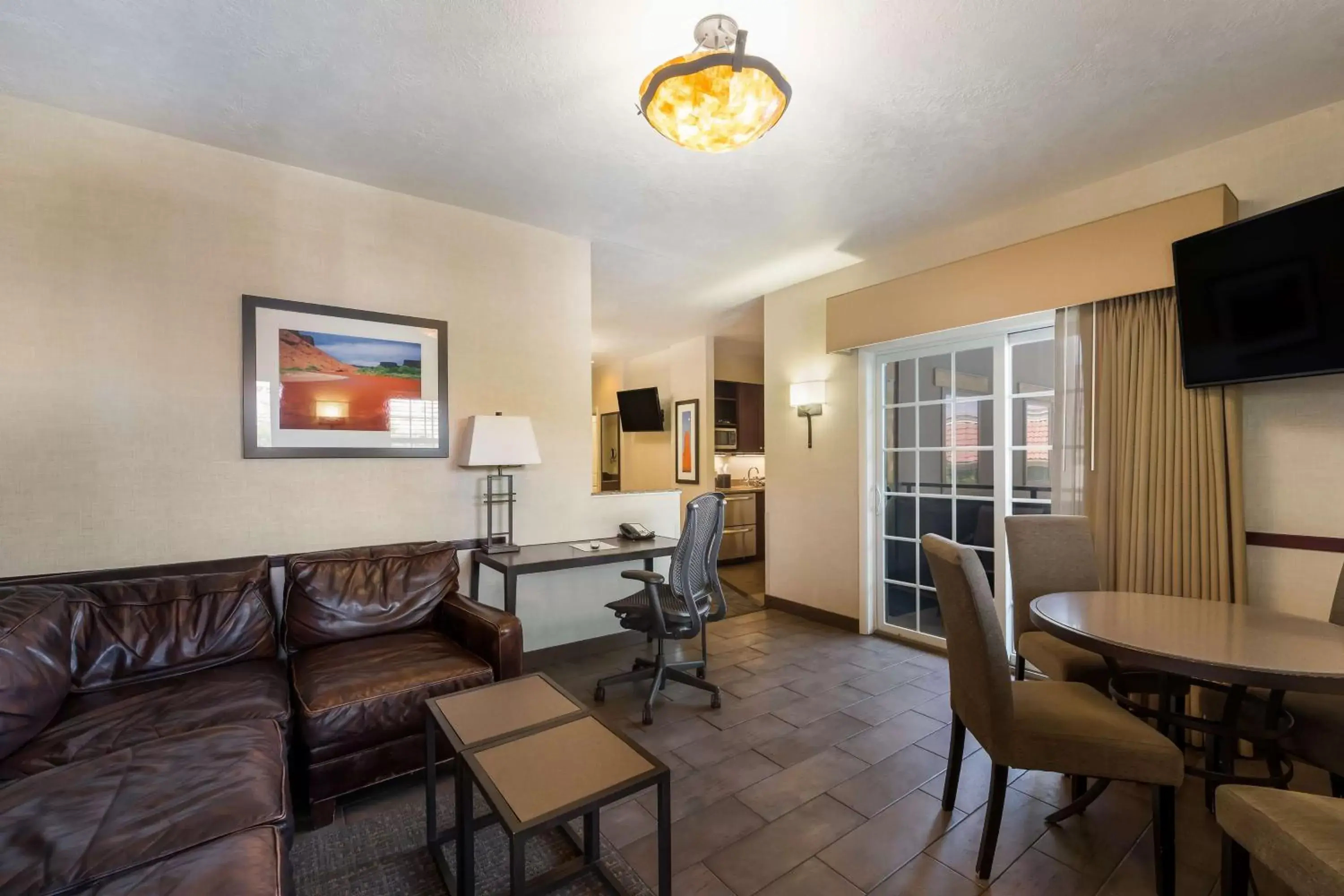 Photo of the whole room, Seating Area in Best Western Plus Canyonlands Inn