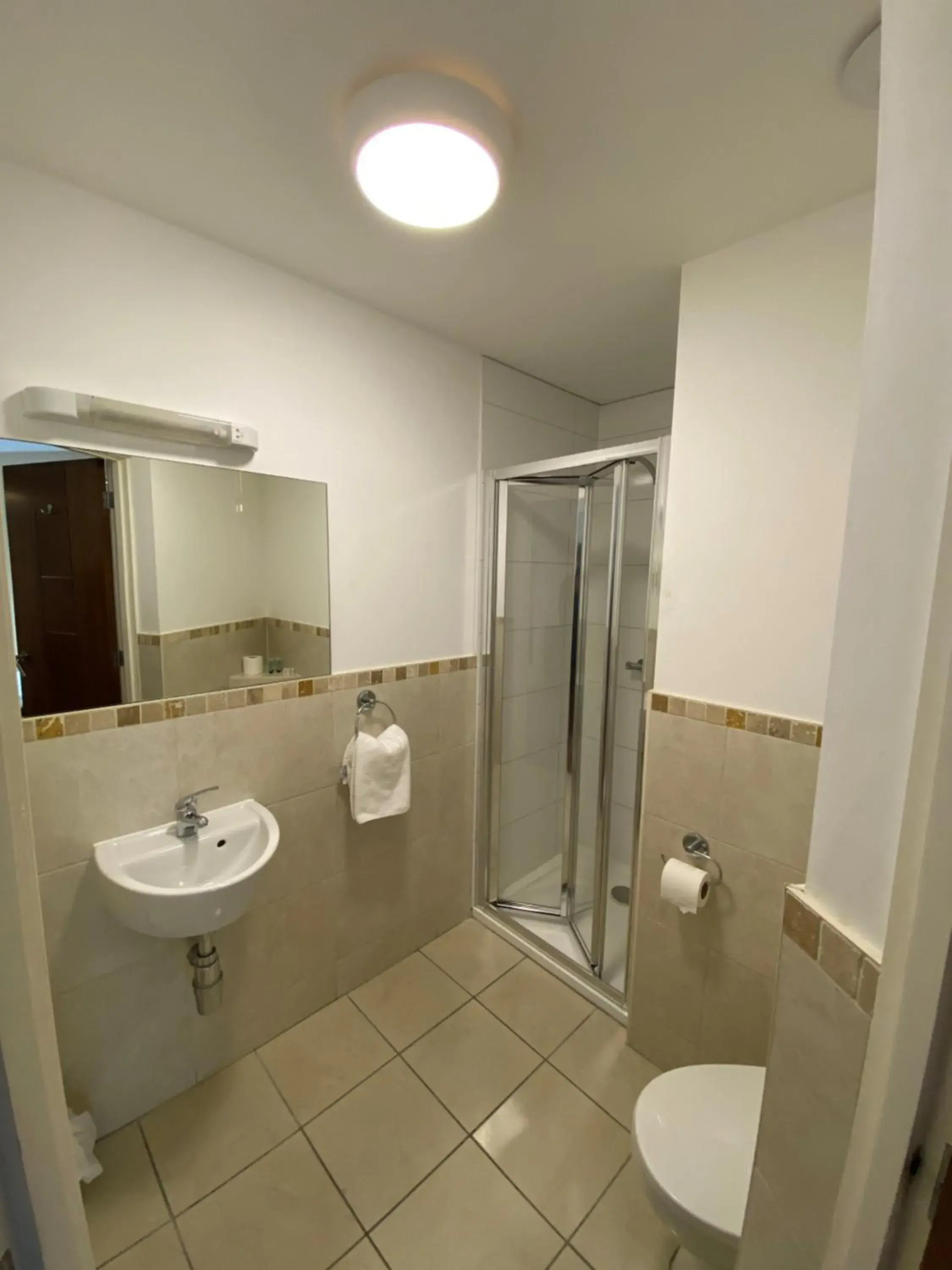 Bathroom in Wendover Arms Hotel