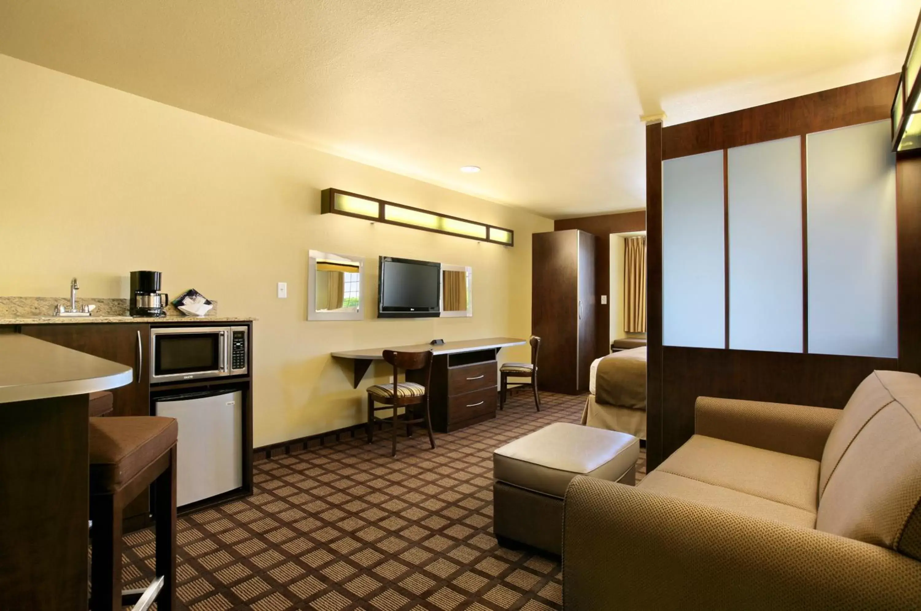 Photo of the whole room, Seating Area in Microtel Inn & Suites By Wyndham Conway
