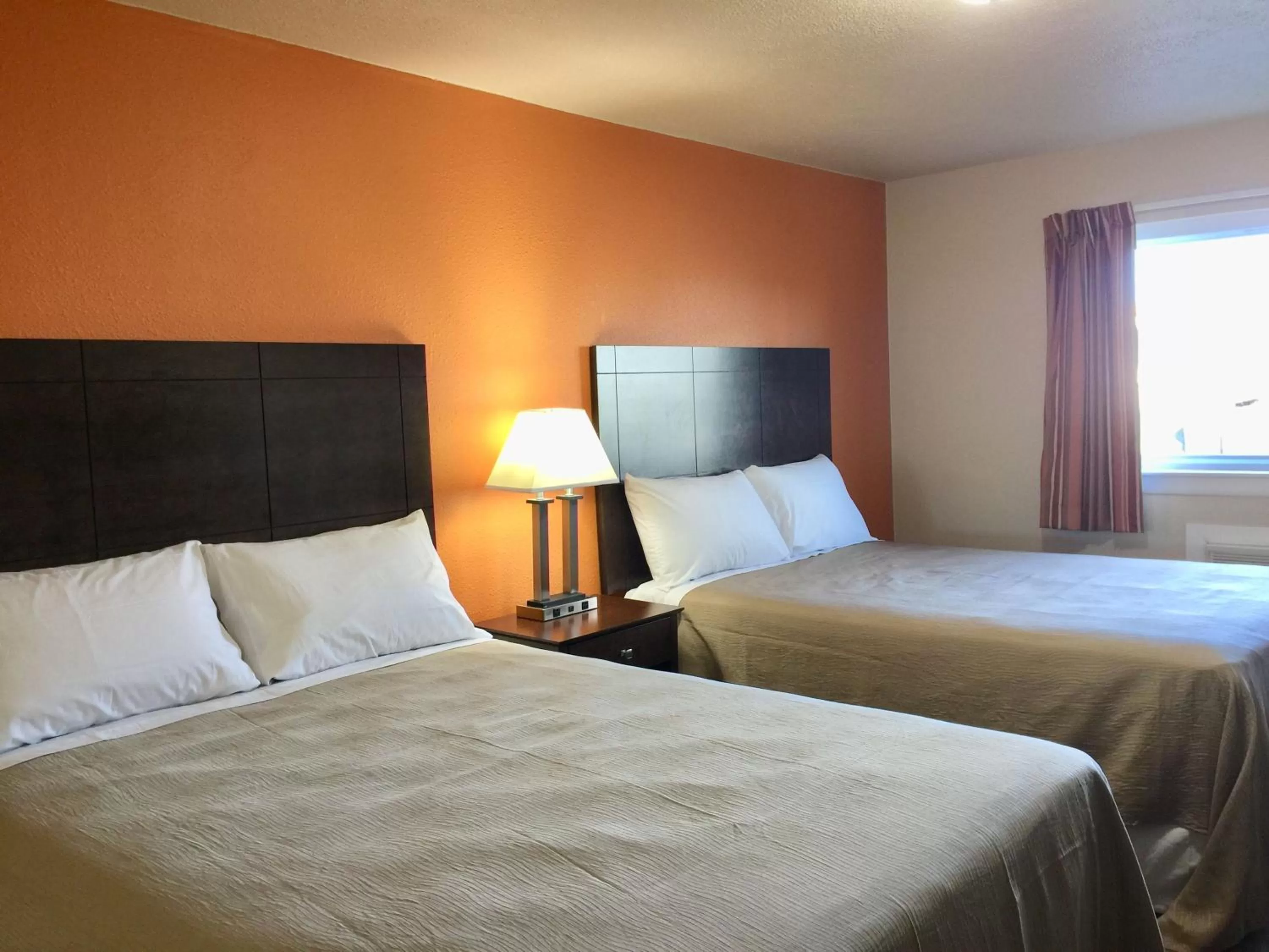 Bed in Downtown Motel Woodward