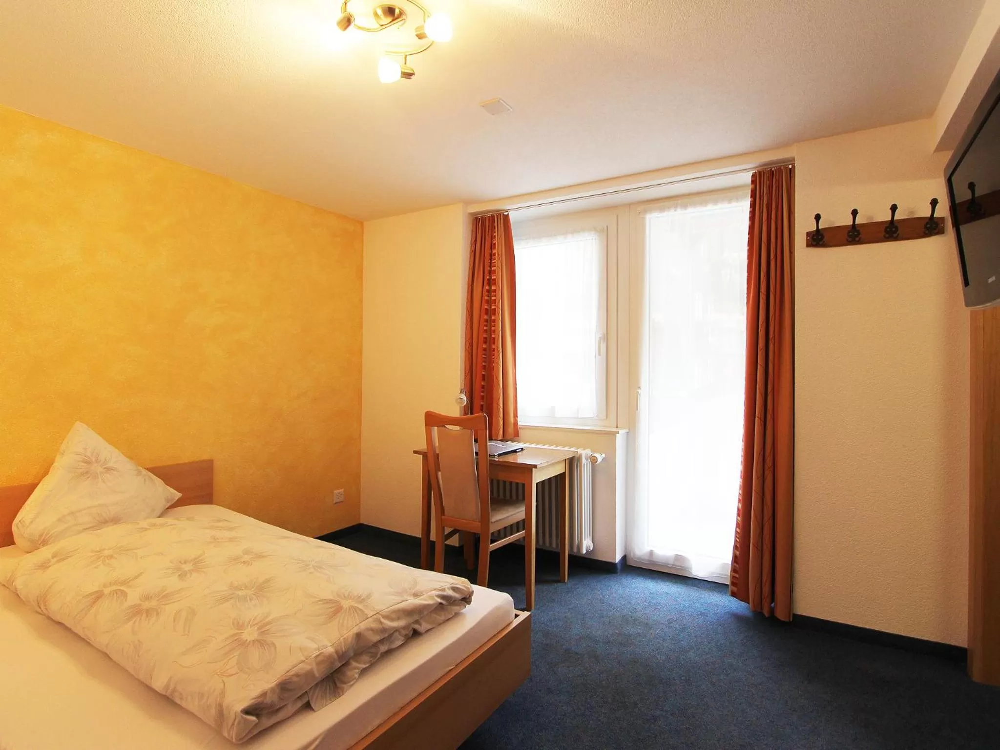 Bedroom, Bed in Hotel Monte-Moro