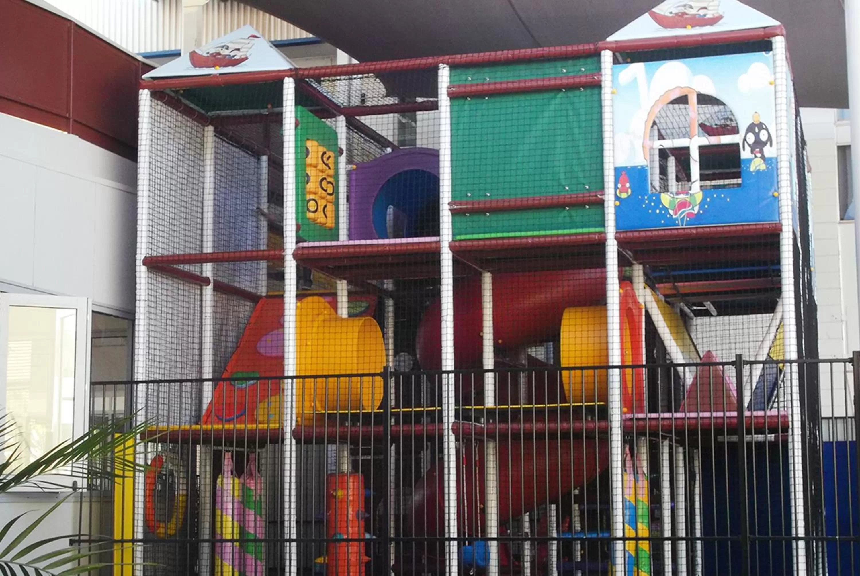 Area and facilities in Isa Hotel