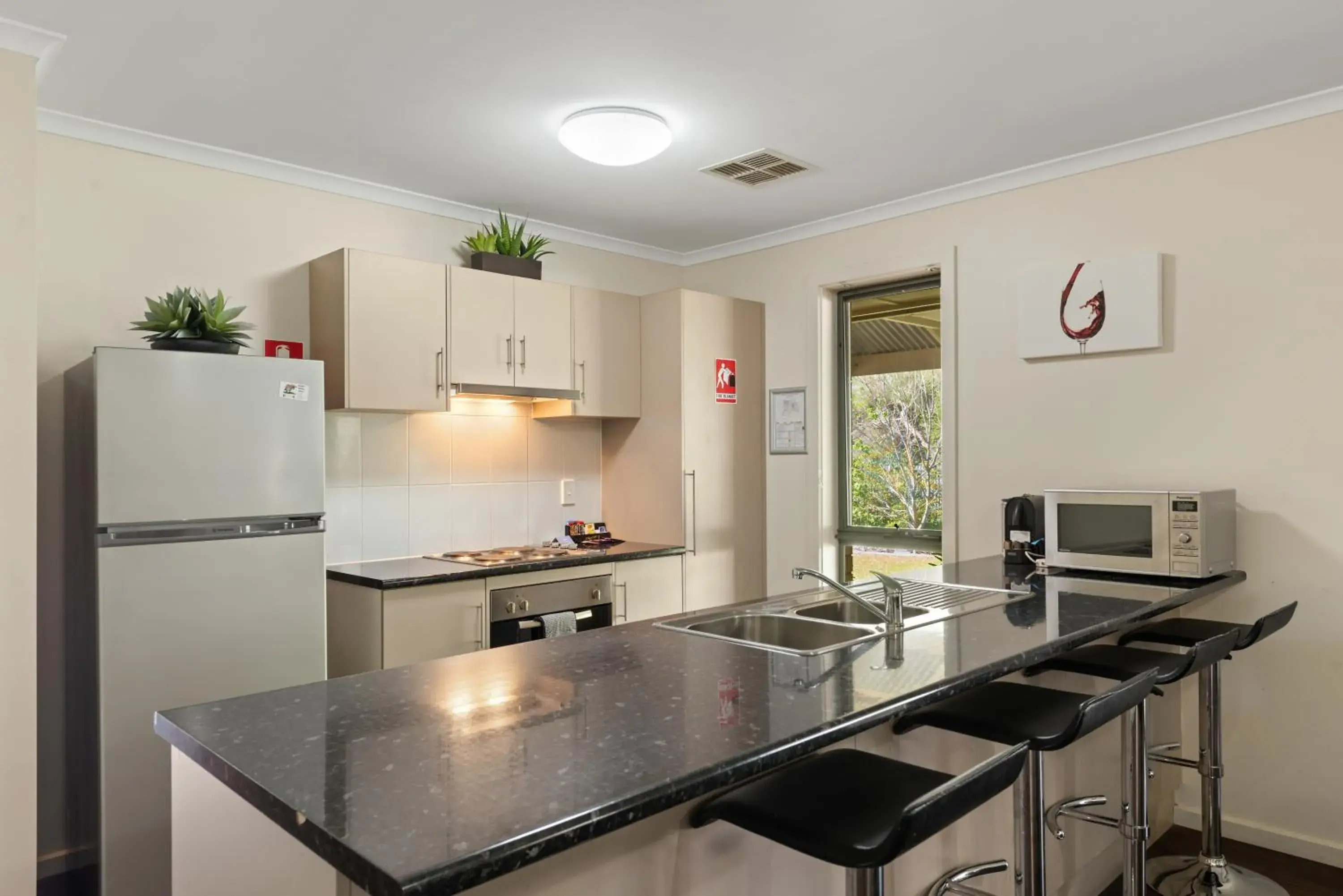 Kitchen or kitchenette, Kitchen/Kitchenette in Discovery Parks - Barossa Valley