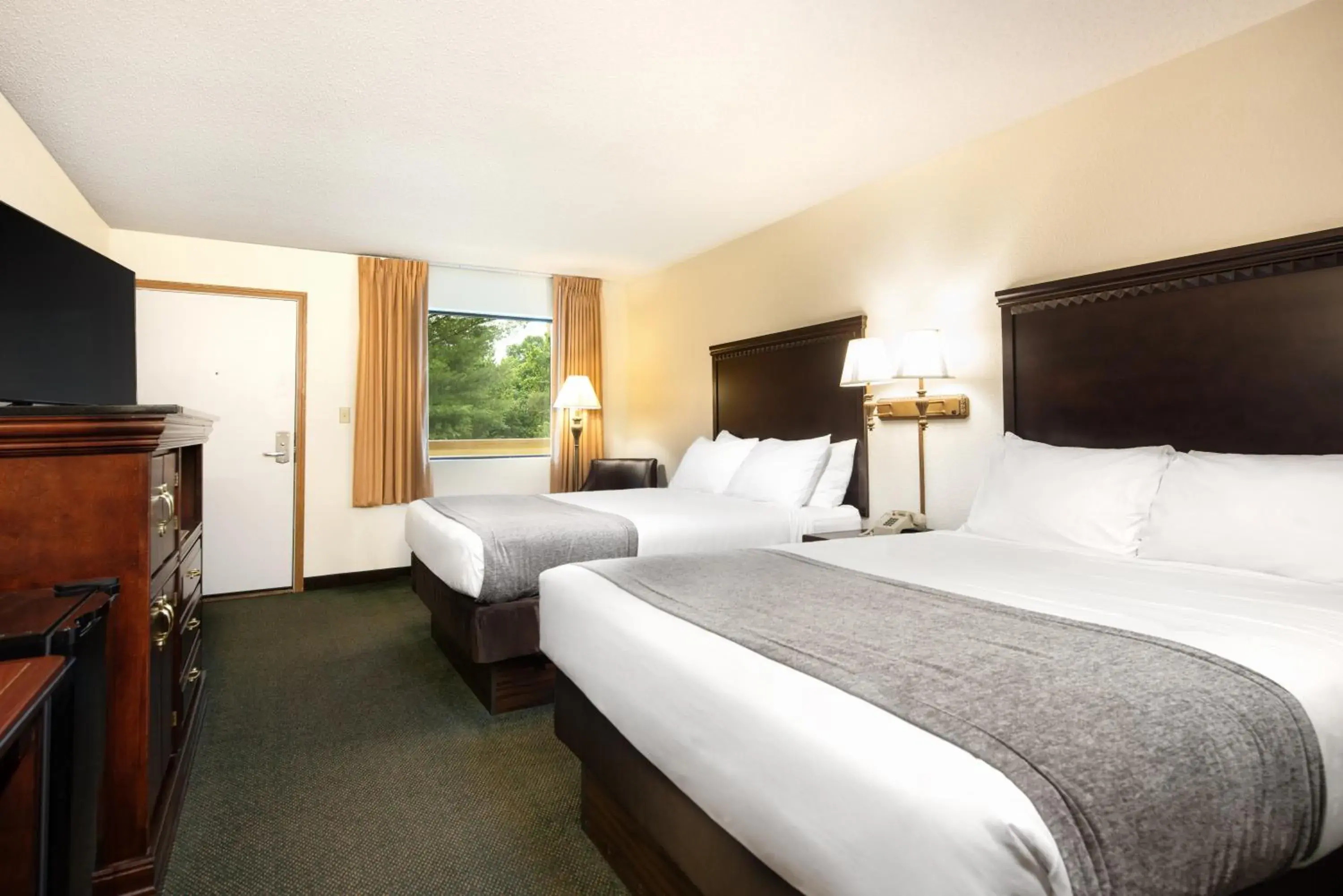 Bed in Brookwood Inn Branson Bed in Brookwood Inn Branson