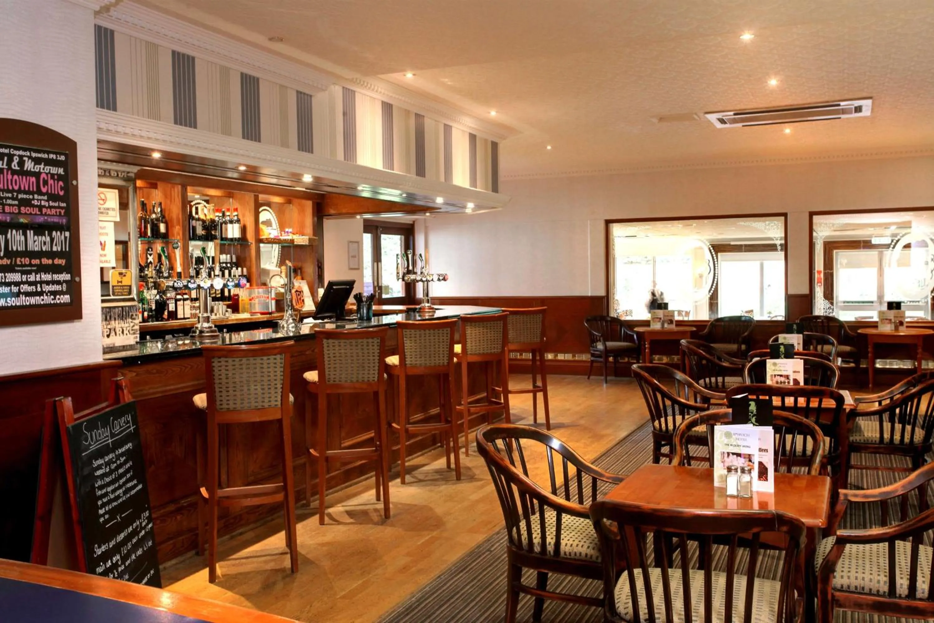 Lounge or bar in Best Western Ipswich Hotel