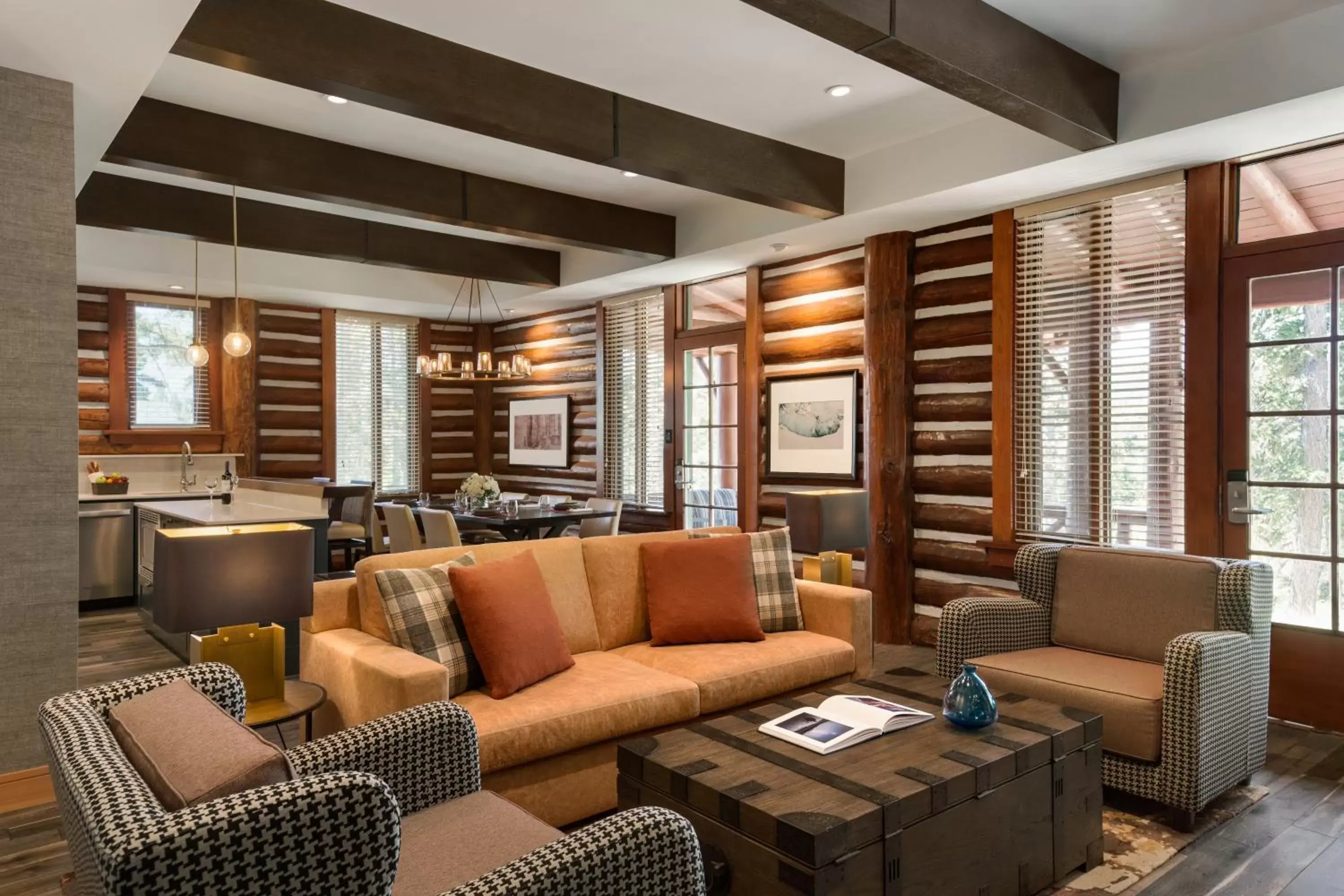 Kitchen or kitchenette, Seating Area in Fairmont Jasper Park Lodge