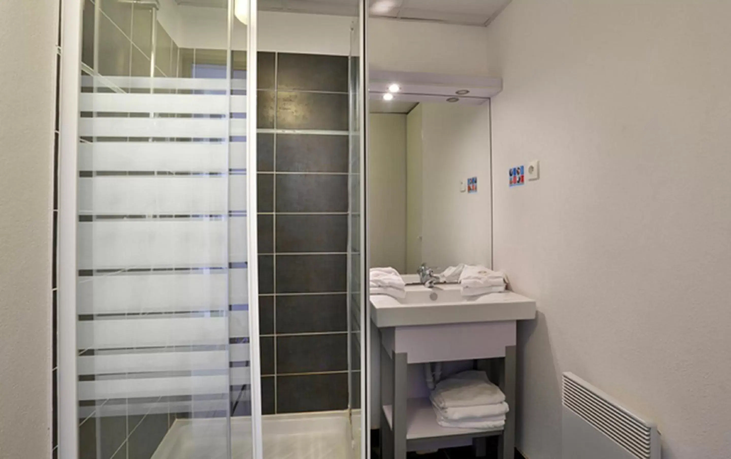 Shower, Bathroom in Vacancéole - Résidence Cap Camargue