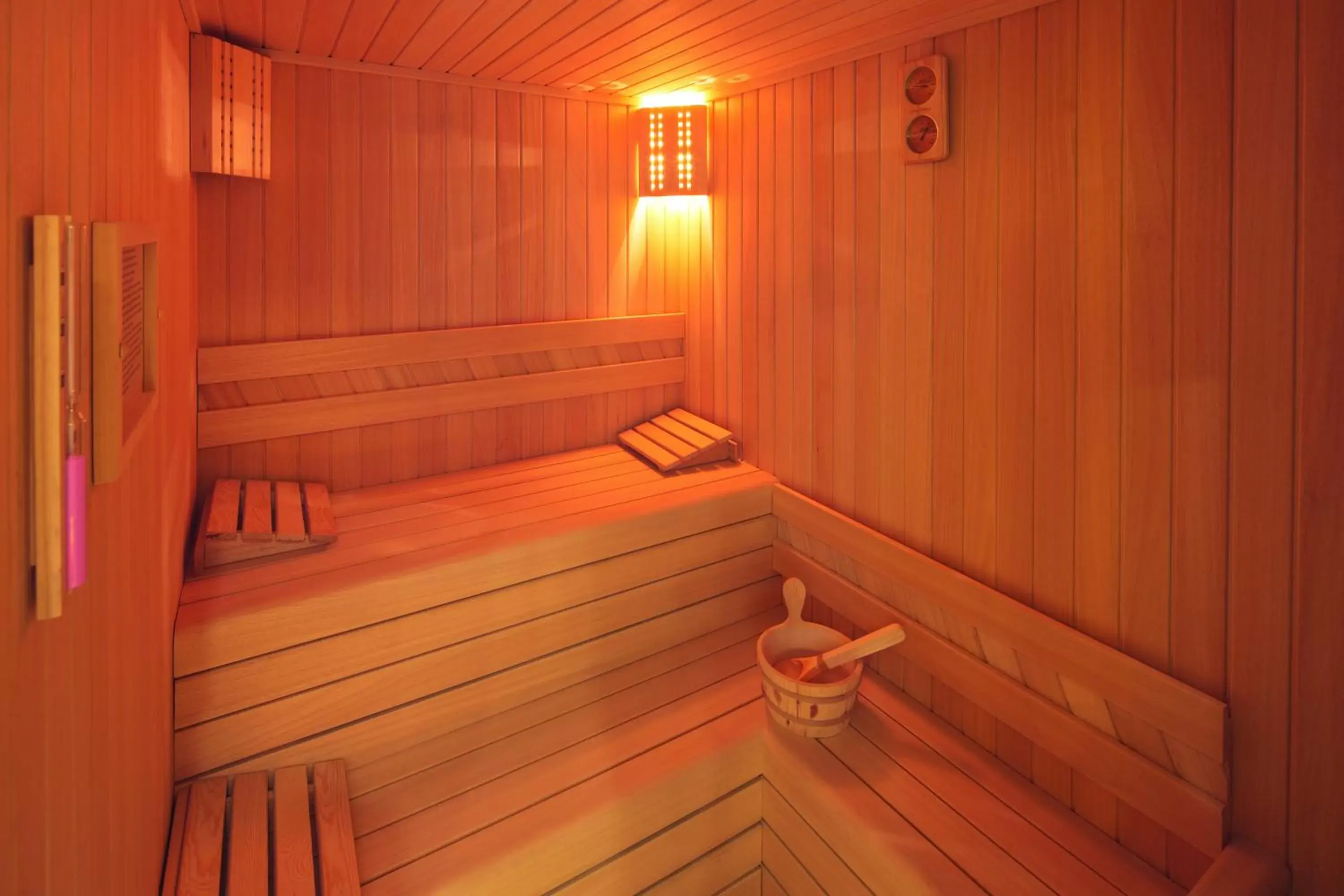 Sauna in Mövenpick Istanbul Hotel Golden Horn