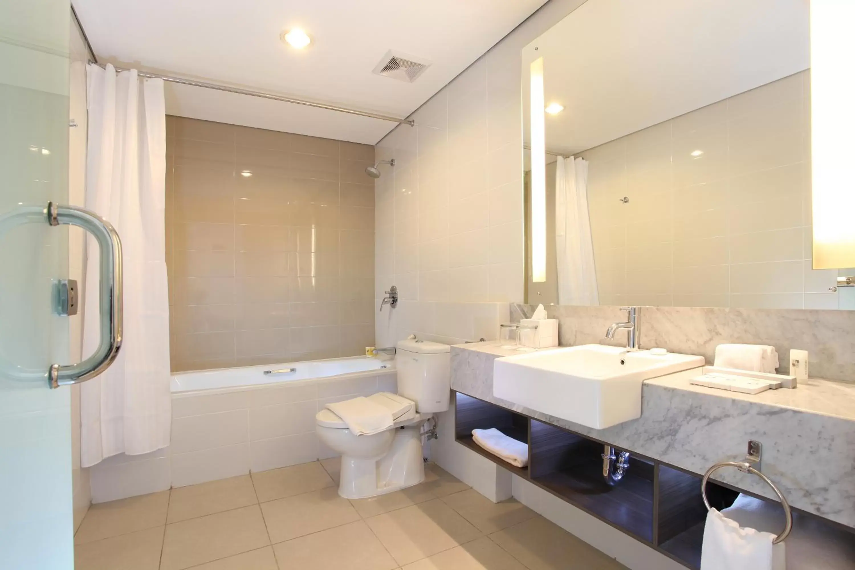 Bathroom in Swiss-Belinn Balikpapan