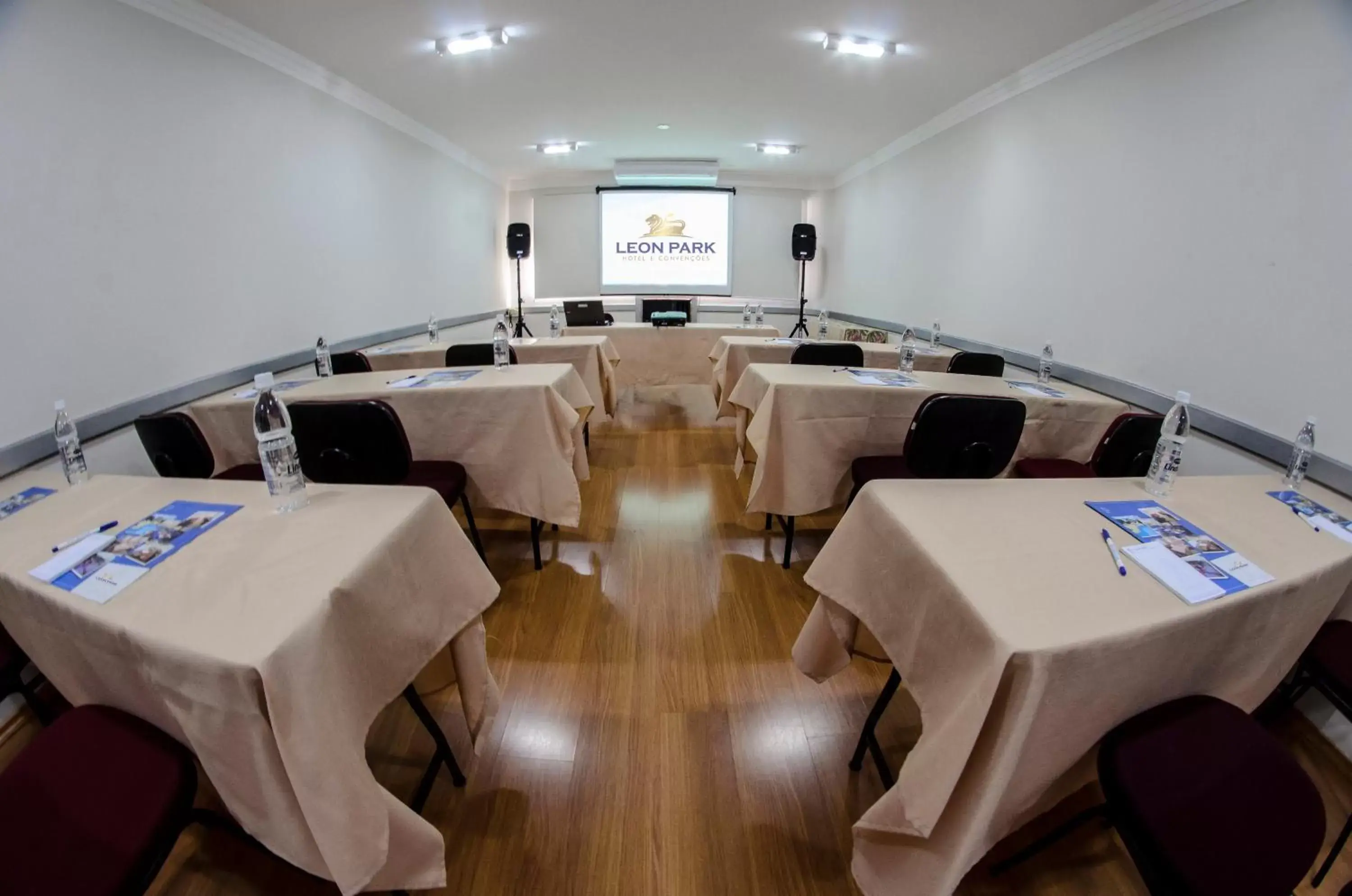 Business facilities in LEON PARK HOTEL e CONVENÇÕES - Melhor Custo Benefício