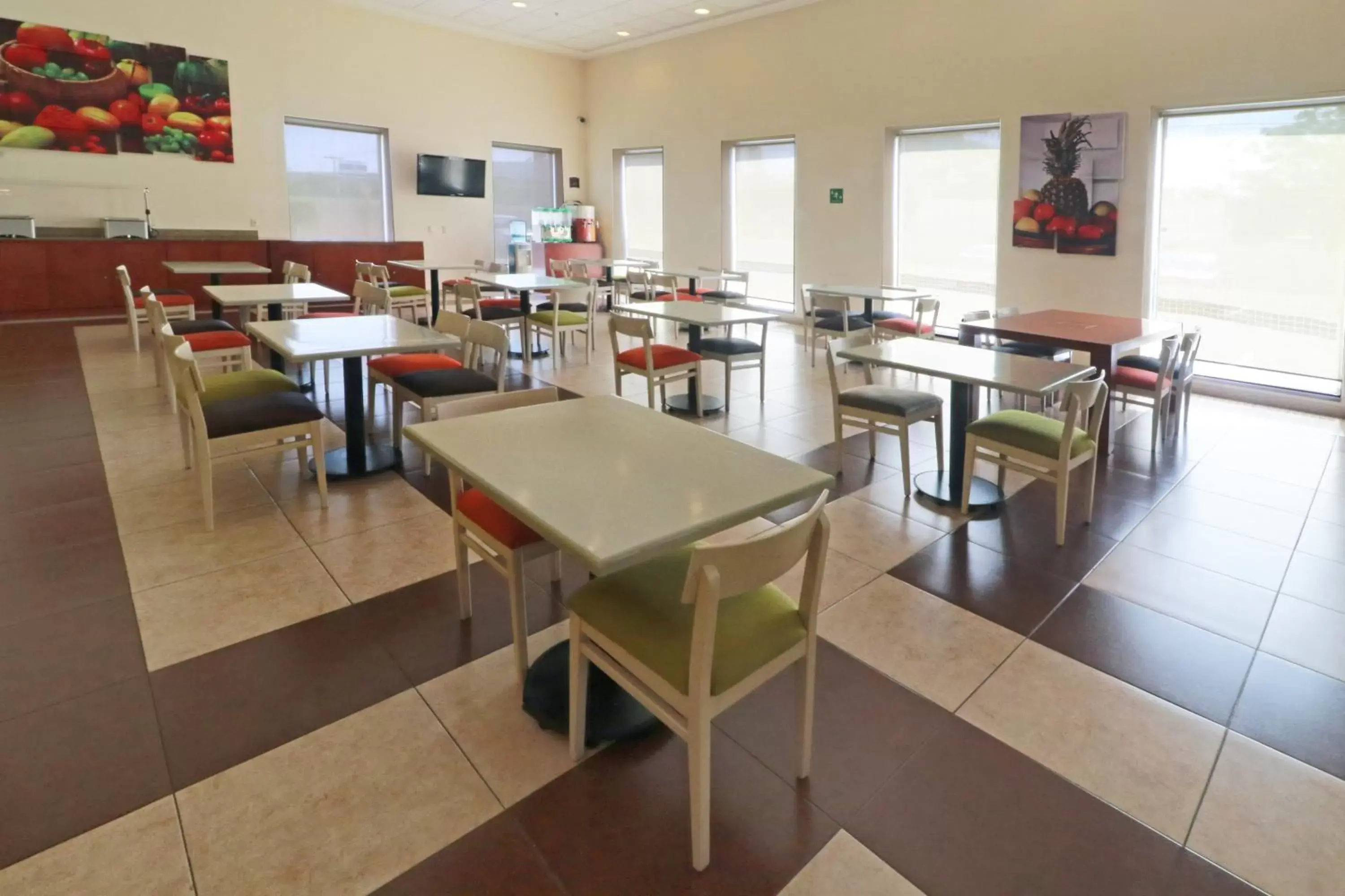 Breakfast, Restaurant/Places to Eat in Staybridge Suites Queretaro, an IHG Hotel