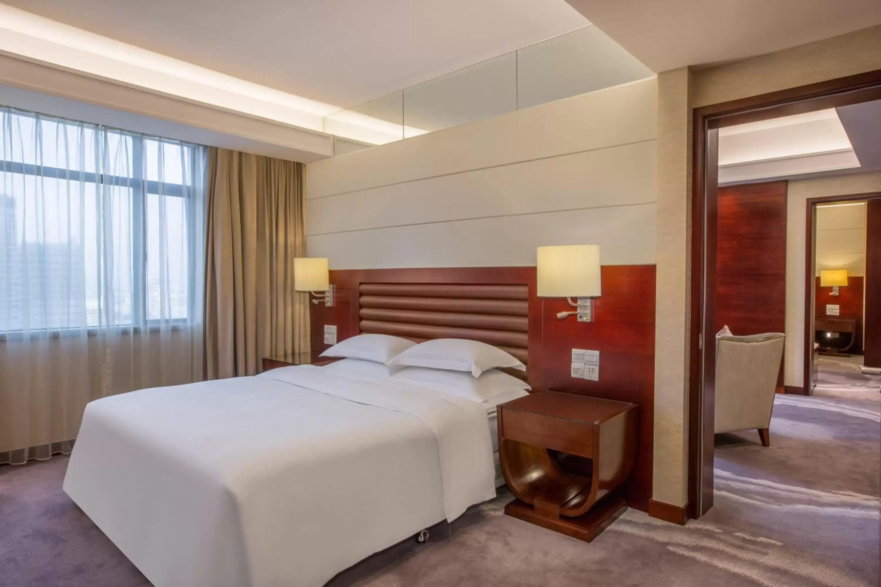 Photo of the whole room, Bed in Crowne Plaza Foshan, an IHG Hotel - Exclusive bus stations for HKSAR round-trips