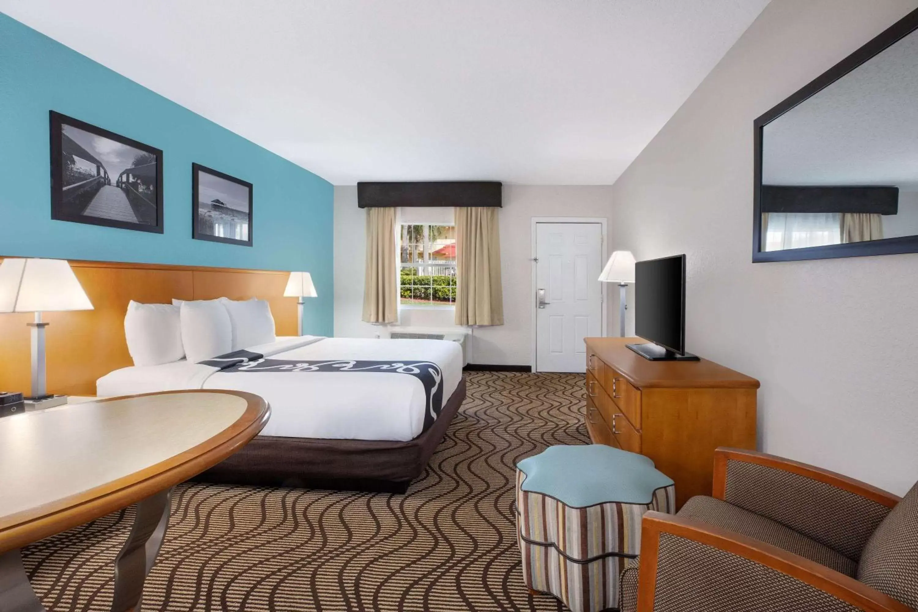 Photo of the whole room, Bed in La Quinta Inn by Wyndham Cocoa Beach-Port Canaveral