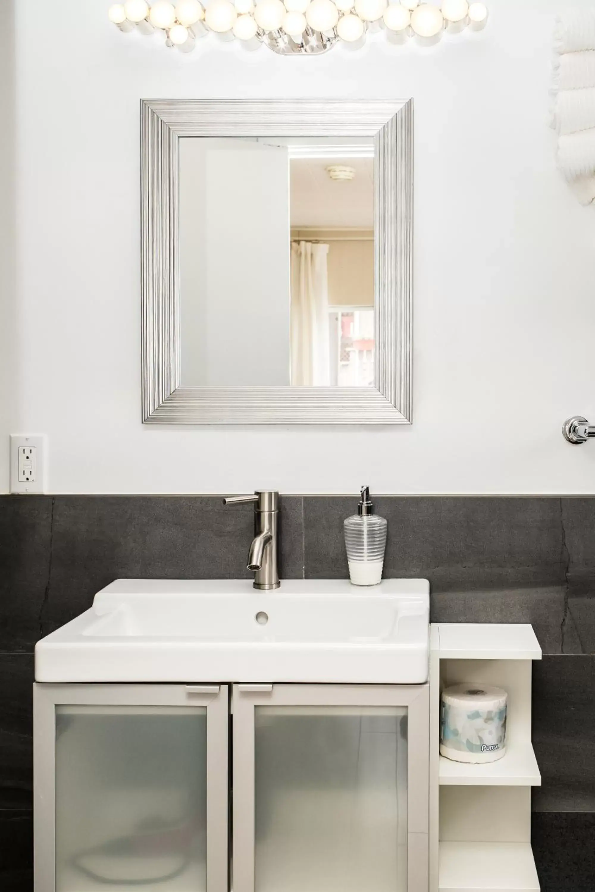 Bathroom in Crescent Motel