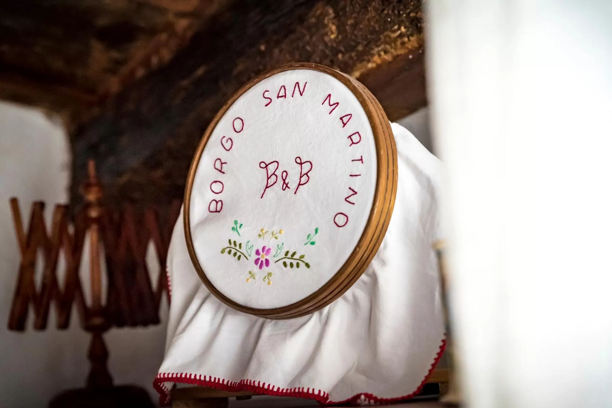 Decorative detail in B&B Borgo San Martino