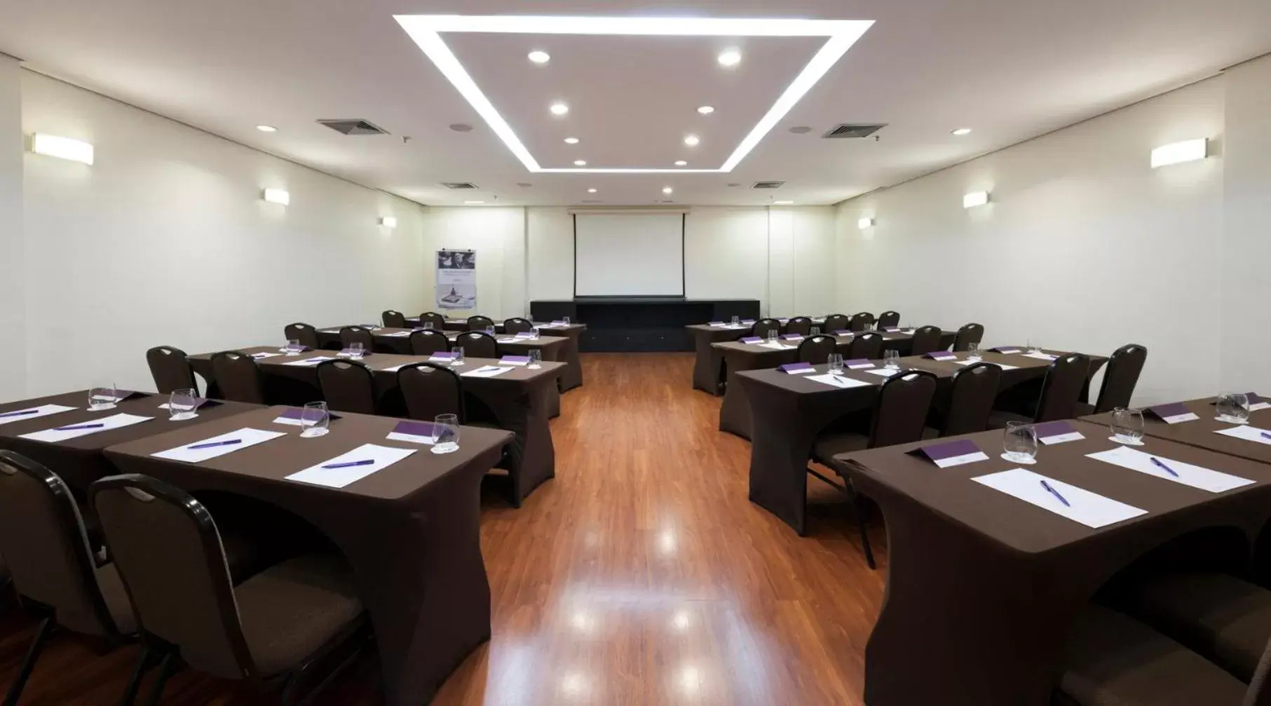 Meeting/conference room in ibis Campinas