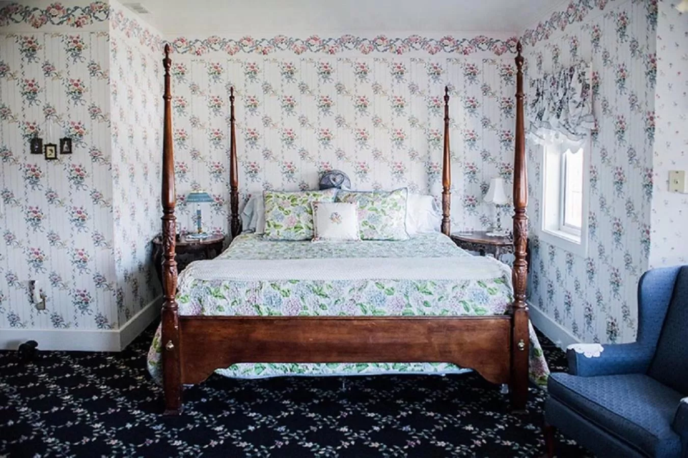 Bed in Anchorage Inn B&B