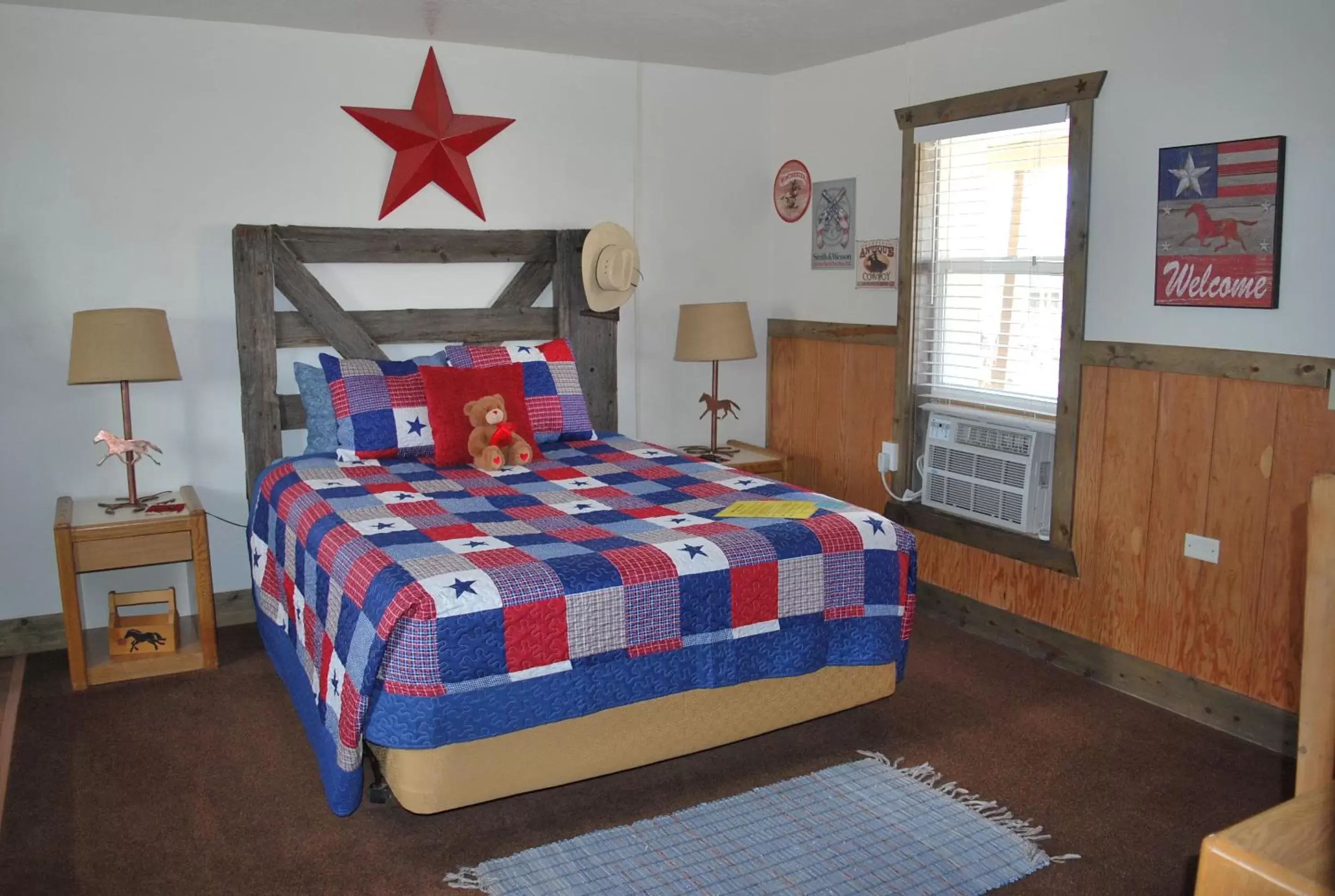 Bedroom, Bed in Cowboy Country Inn