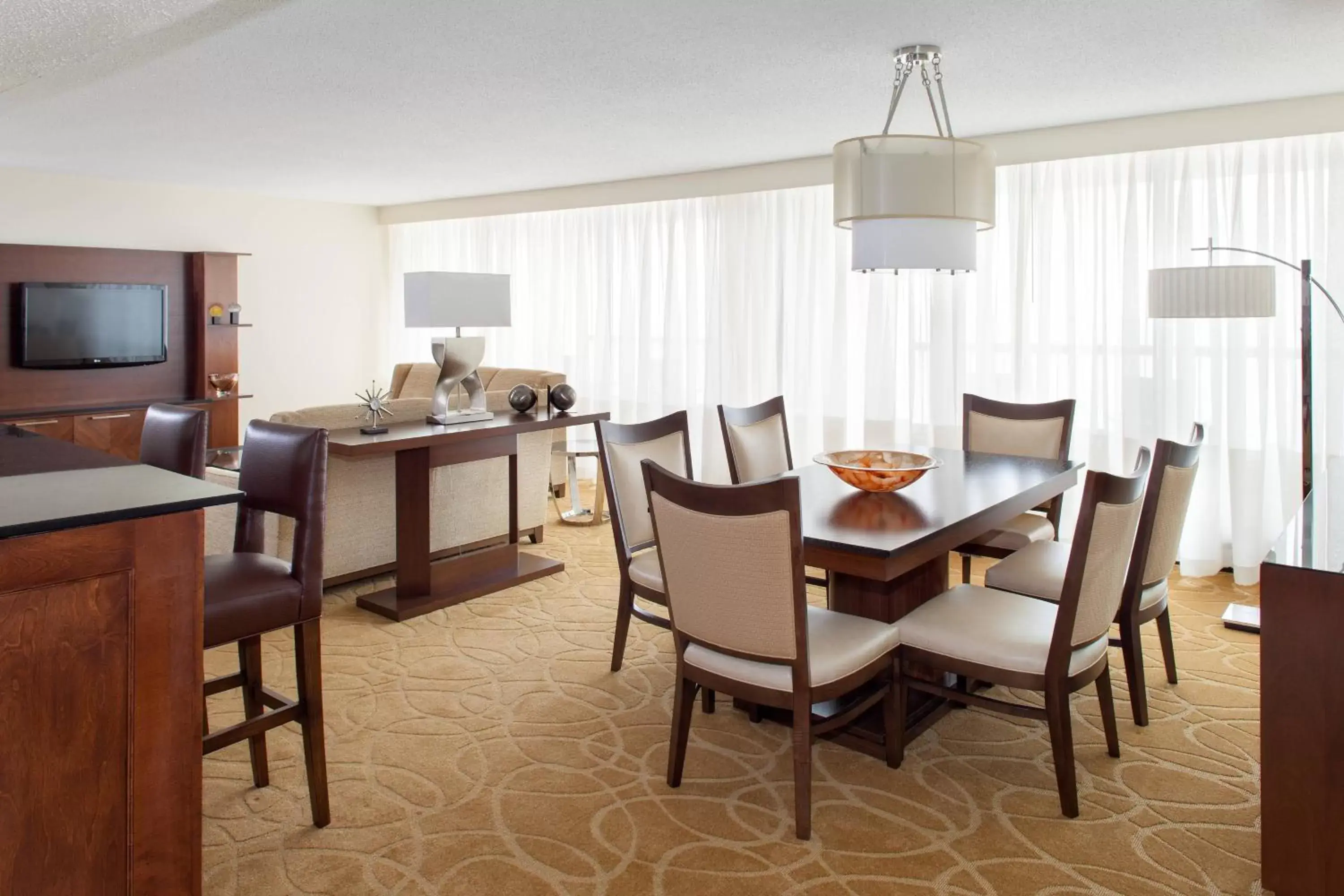 Bedroom, Dining Area in Marriott Hilton Head Resort & Spa