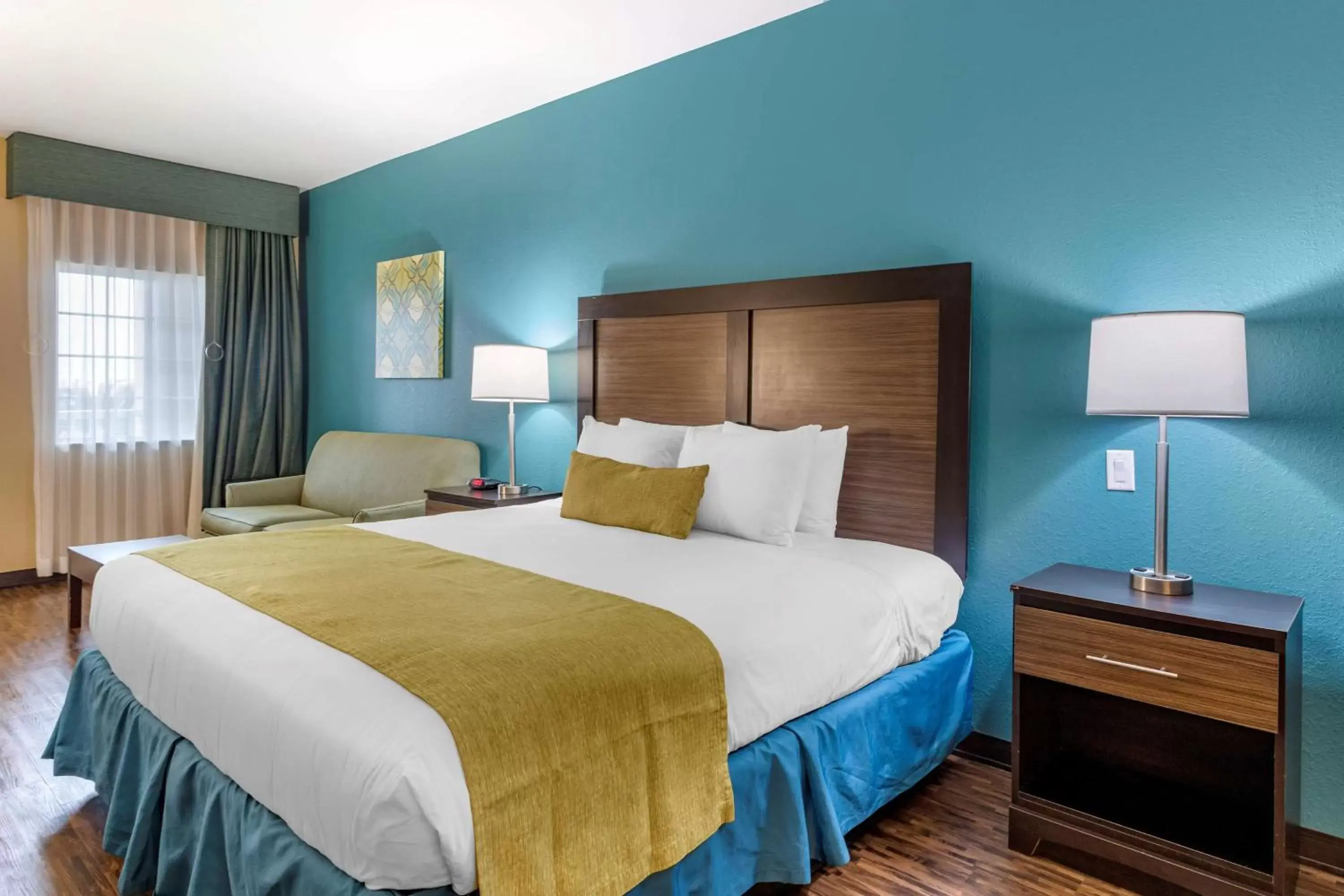 Bed in Best Western Plus Galveston Suites