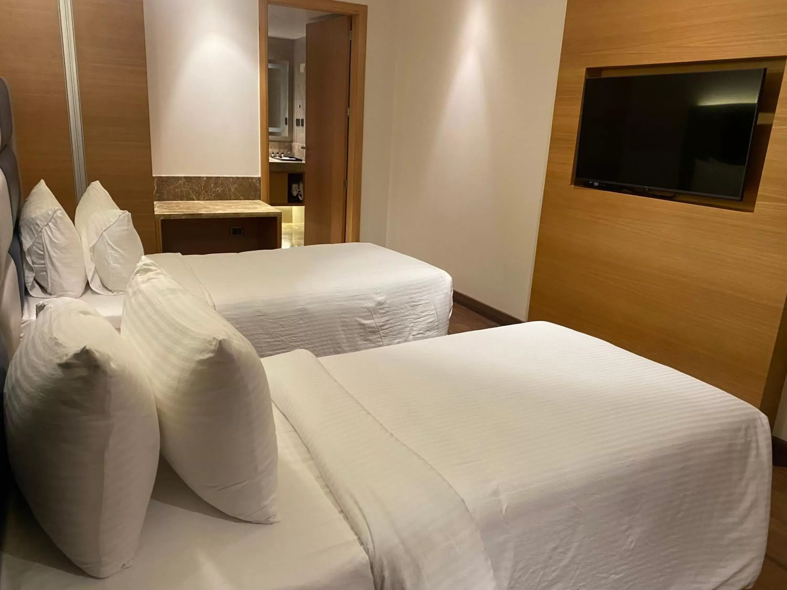 Bedroom, Bed in SRM Hotel Maraimalai Nagar Chennai Bedroom, Bed in SRM Hotel Maraimalai Nagar Chennai