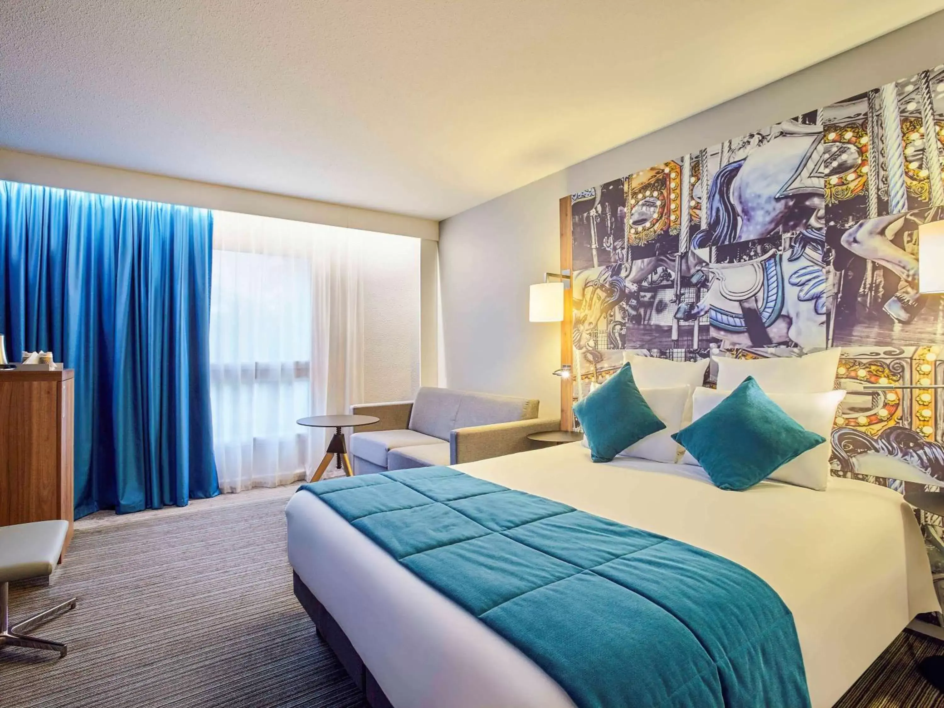 Photo of the whole room, Bed in Mercure Château de Fontainebleau Photo of the whole room, Bed in Mercure Château de Fontainebleau