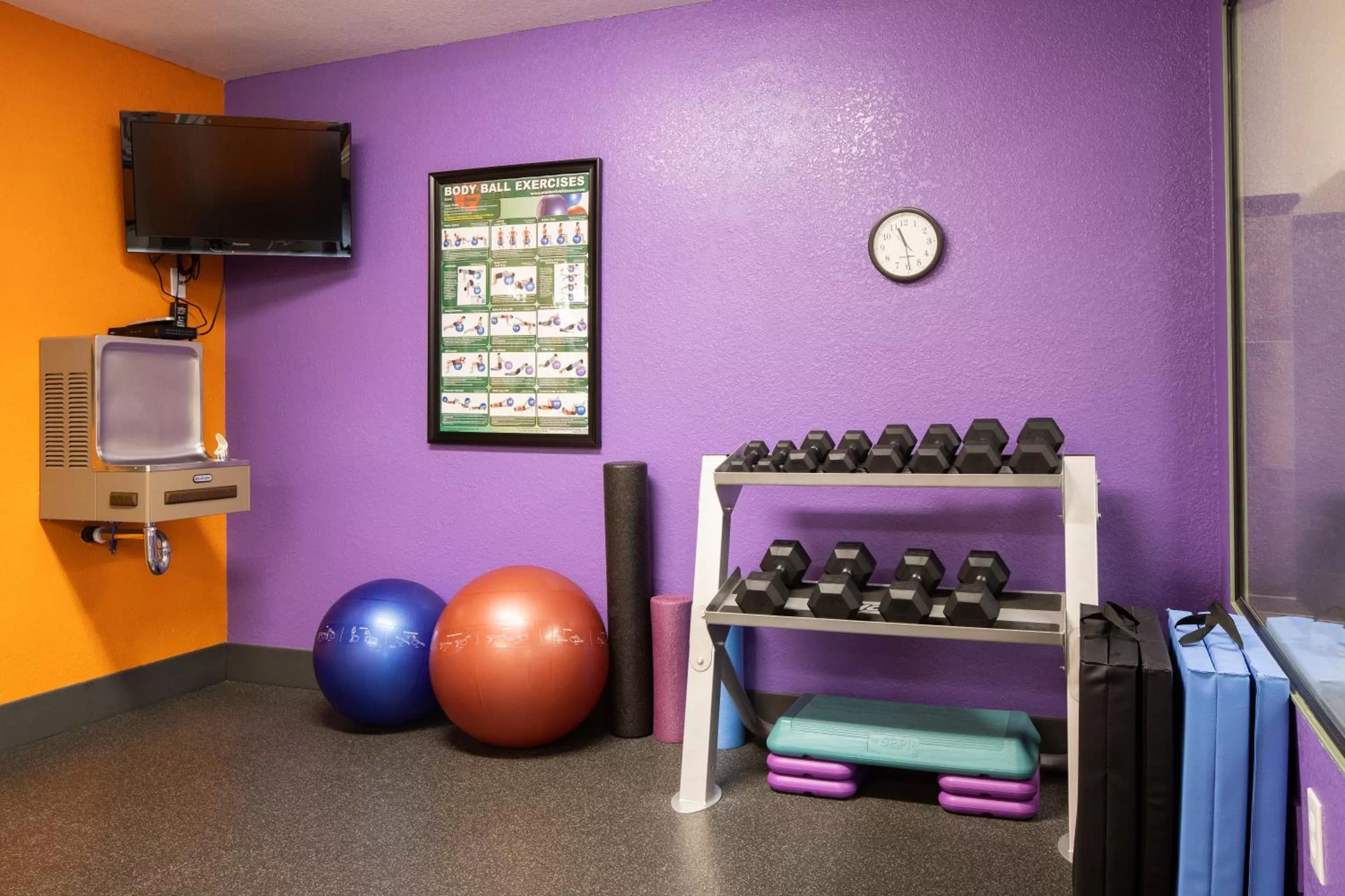 Fitness centre/facilities in Atherton Park Inn and Suites