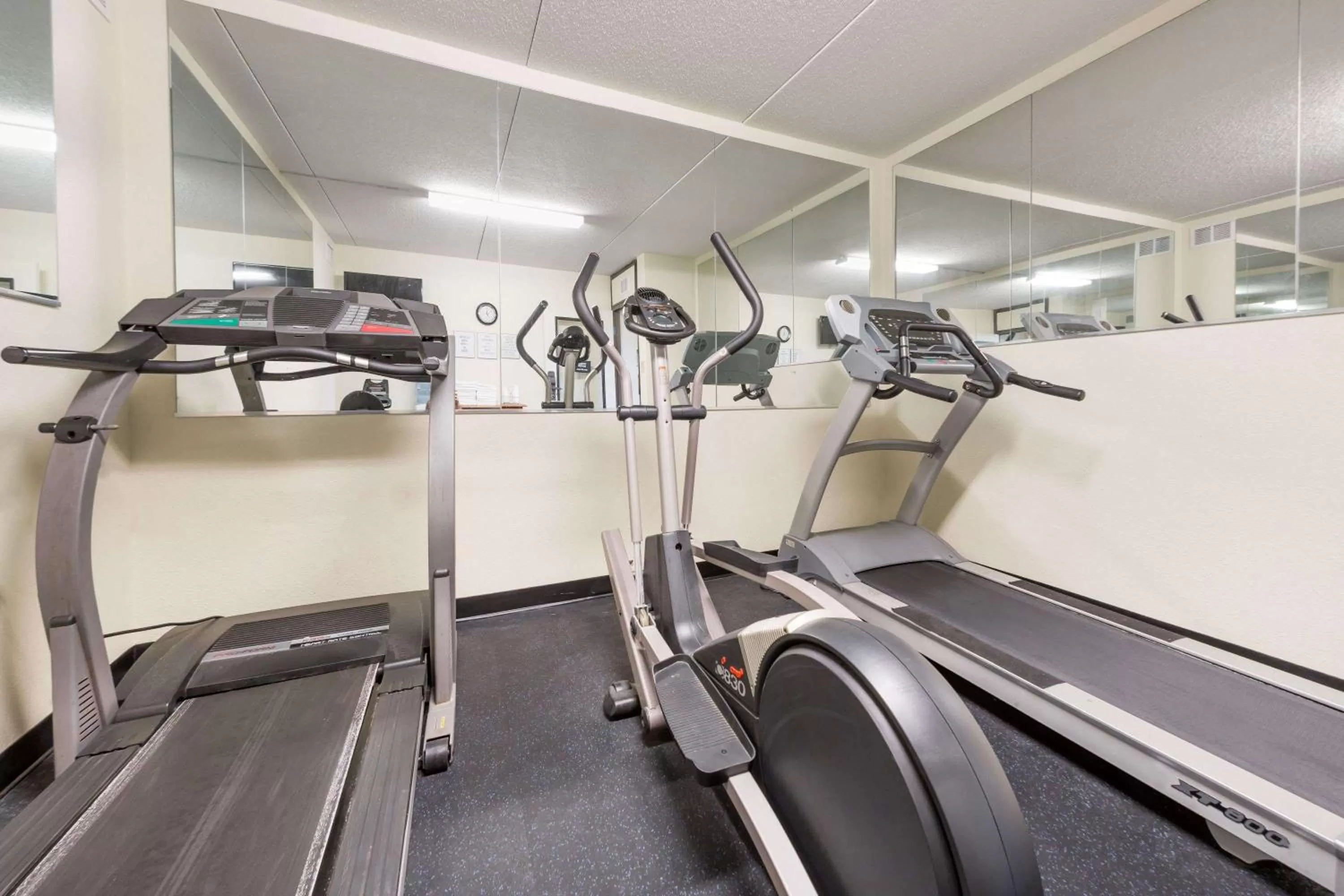 Fitness centre/facilities in Super 8 by Wyndham Valdosta Mall