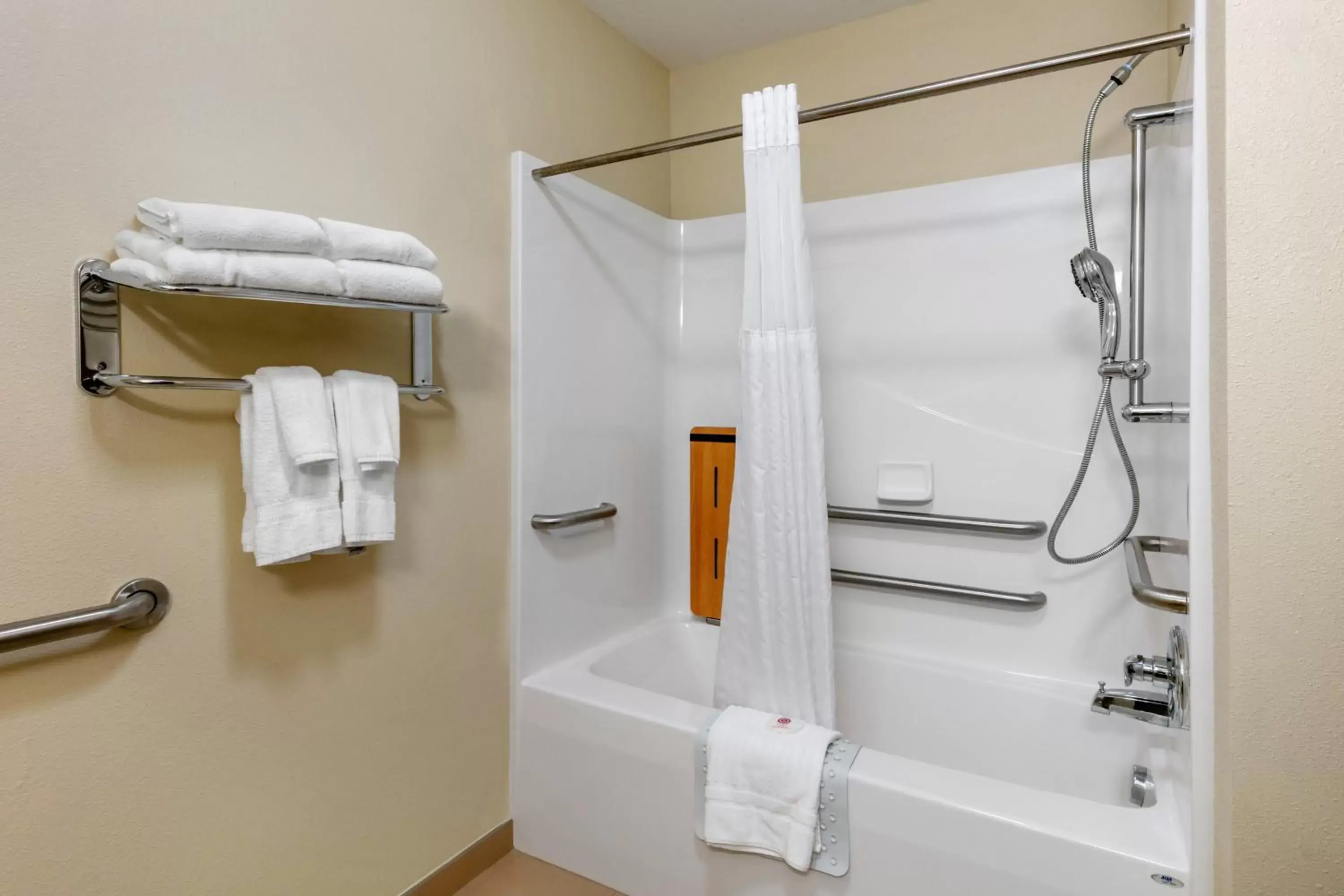 Bathroom in Comfort Inn & Suites Marion I-57