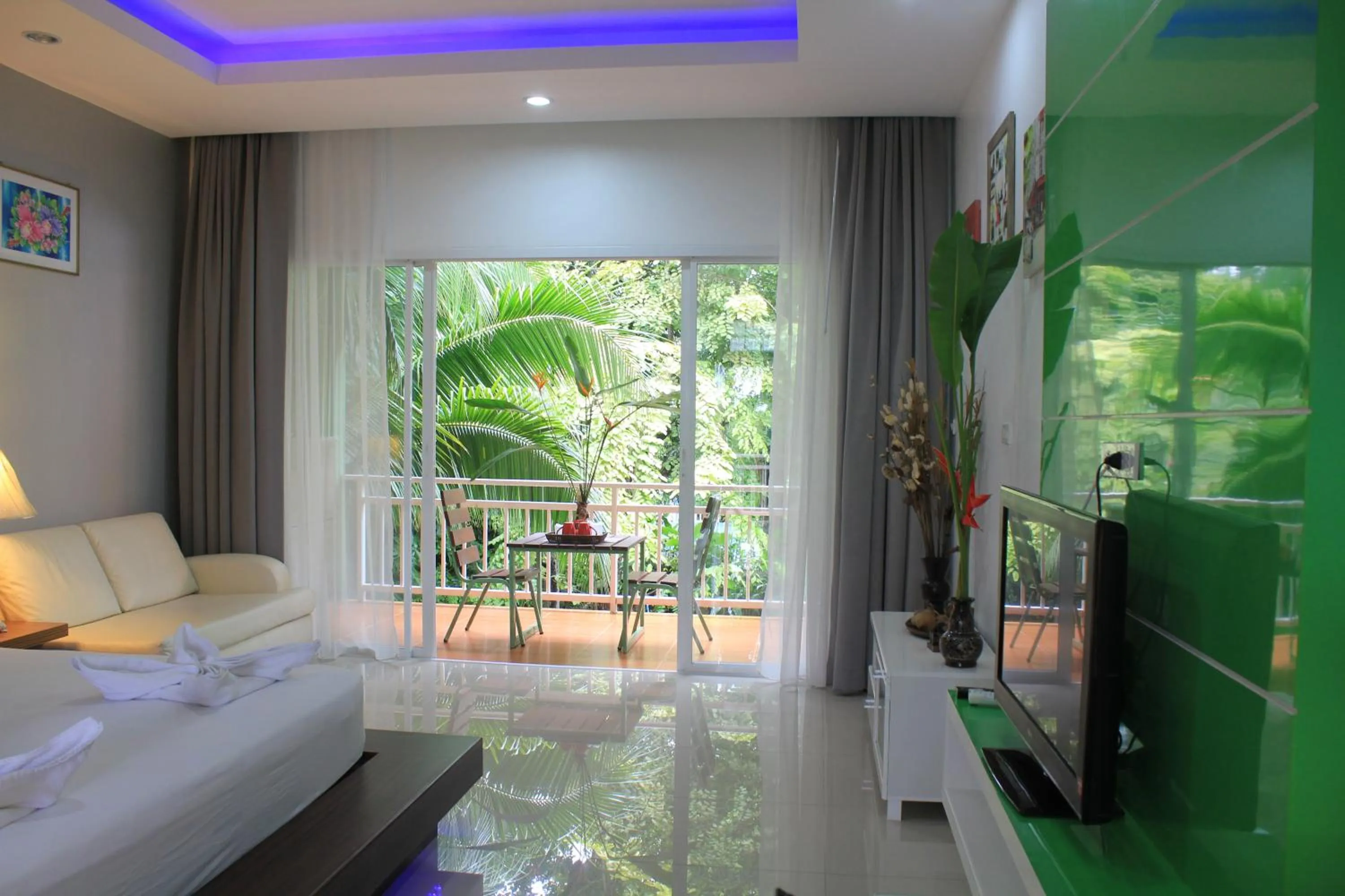 Property building, Bed in Eat n Sleep