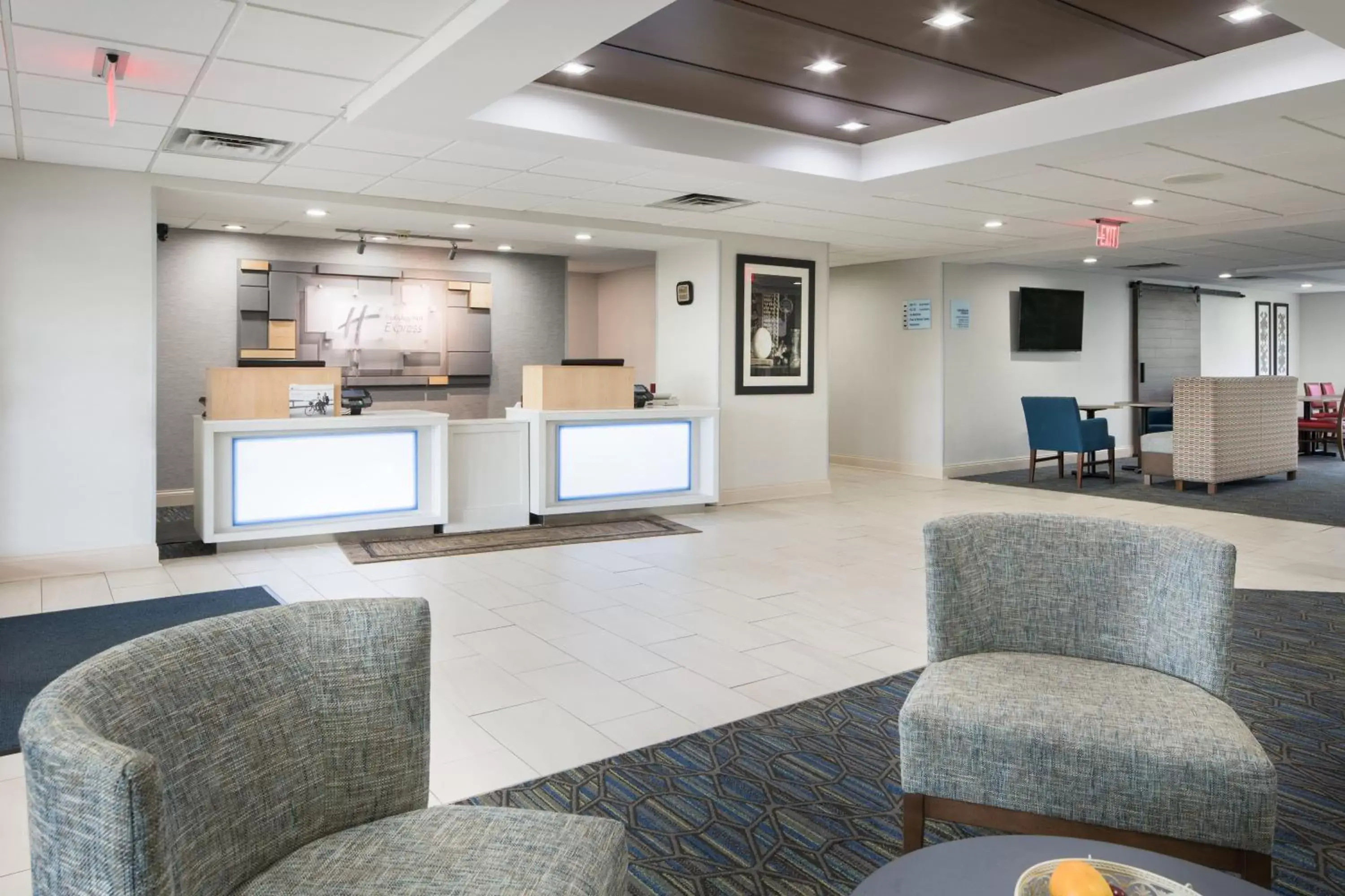 Property building, Lobby/Reception in Holiday Inn Express Louisville Northeast, an IHG Hotel