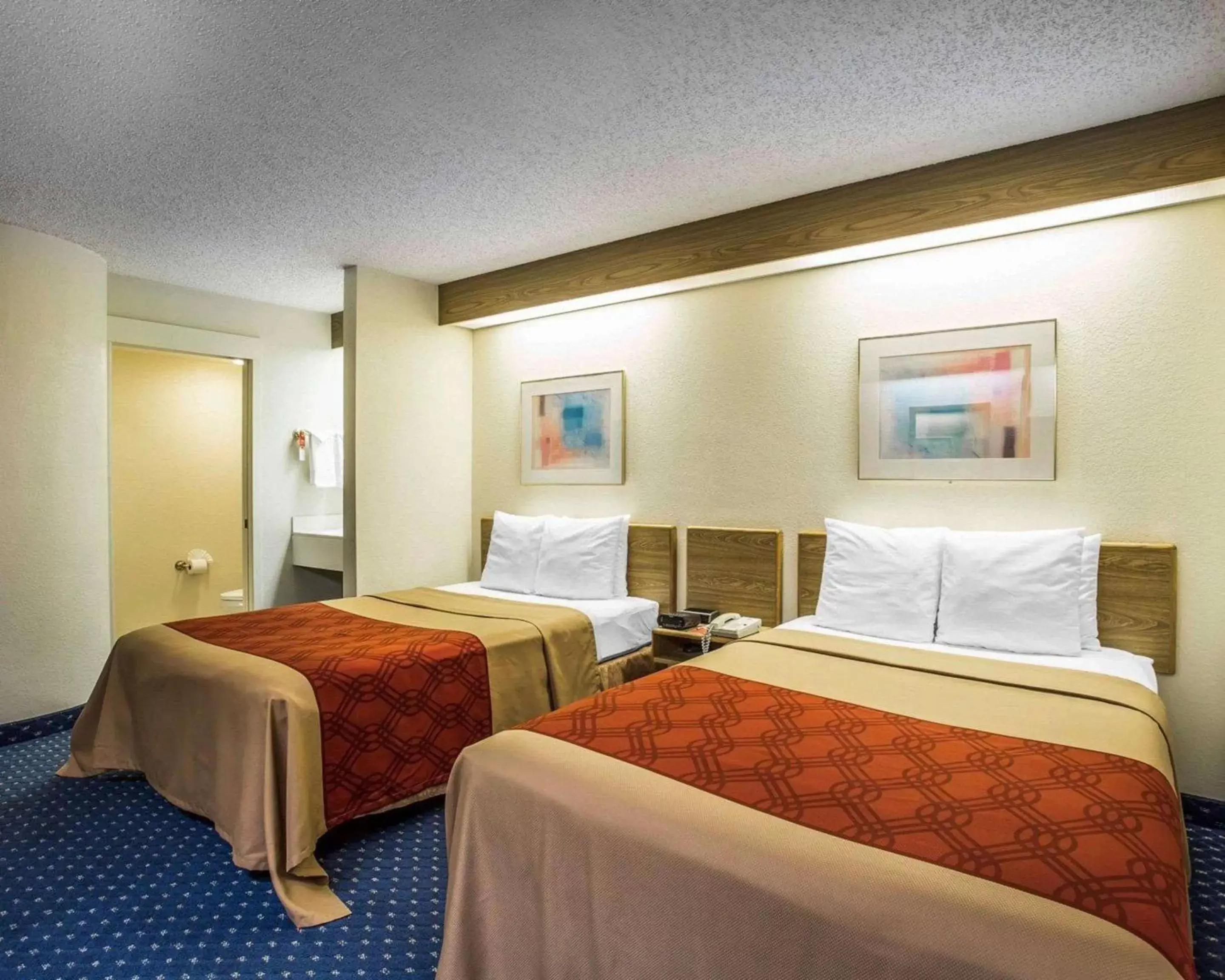 Photo of the whole room, Bed in Econo Lodge Denver International Airport