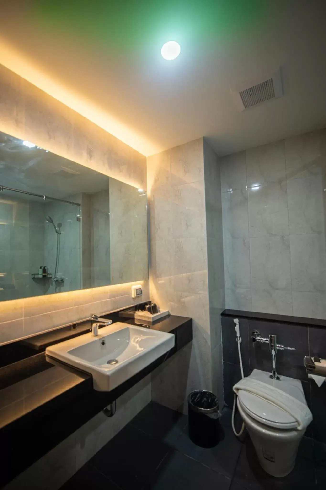 Bathroom in Lewit Hotel Pattaya, a member of Radisson Individuals