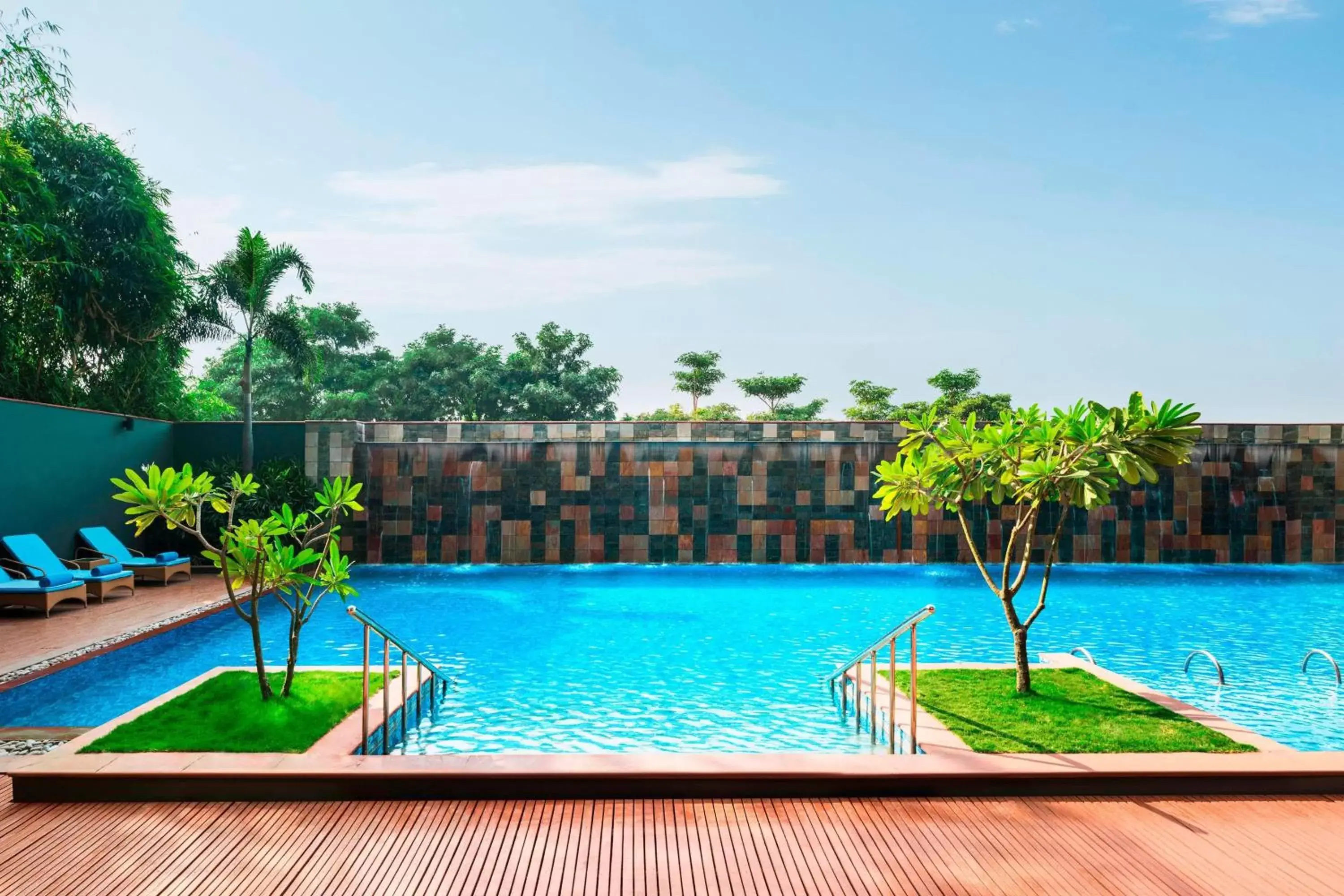 Swimming Pool in Le Meridien Nagpur