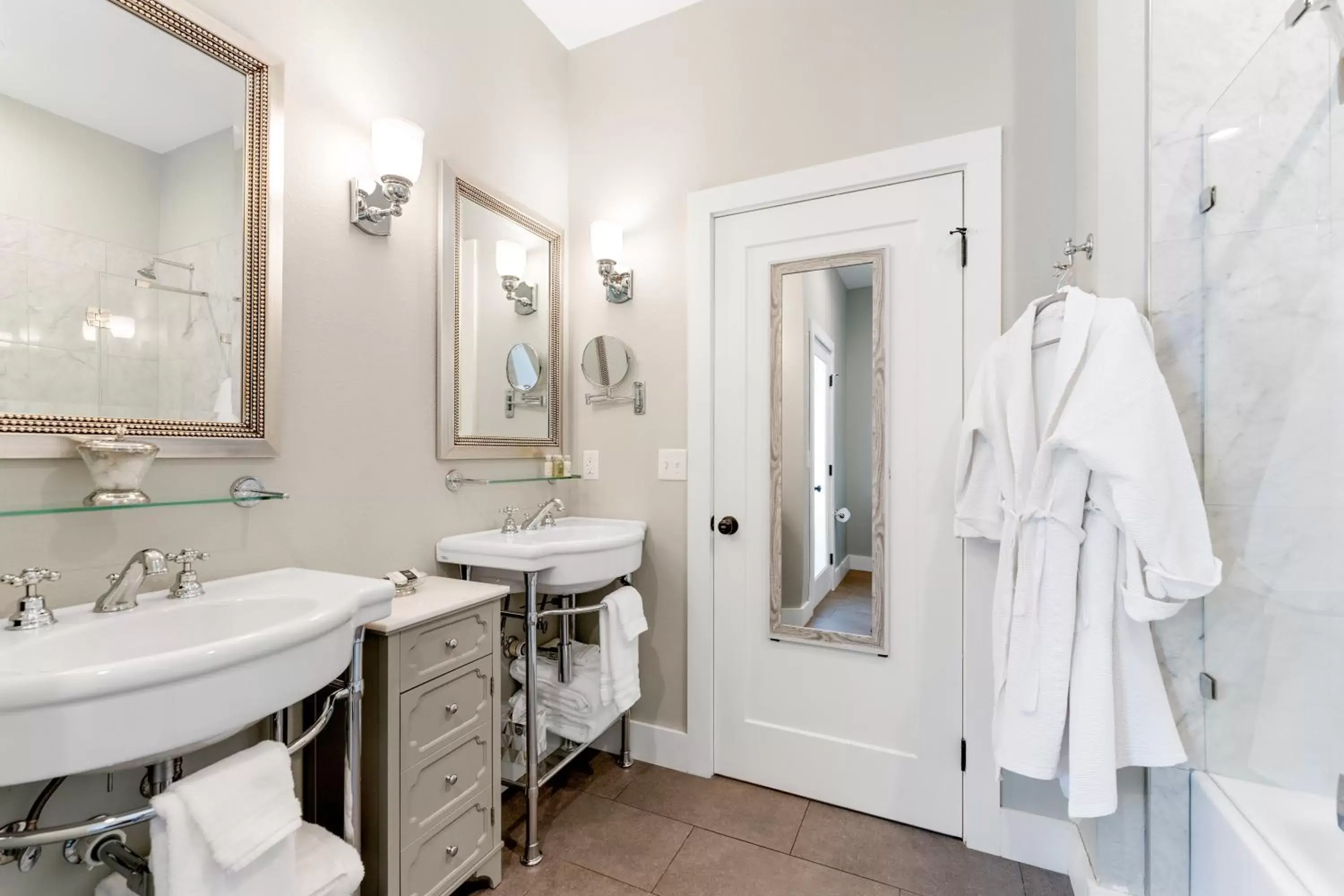 Bathroom in Mossbrae Hotel